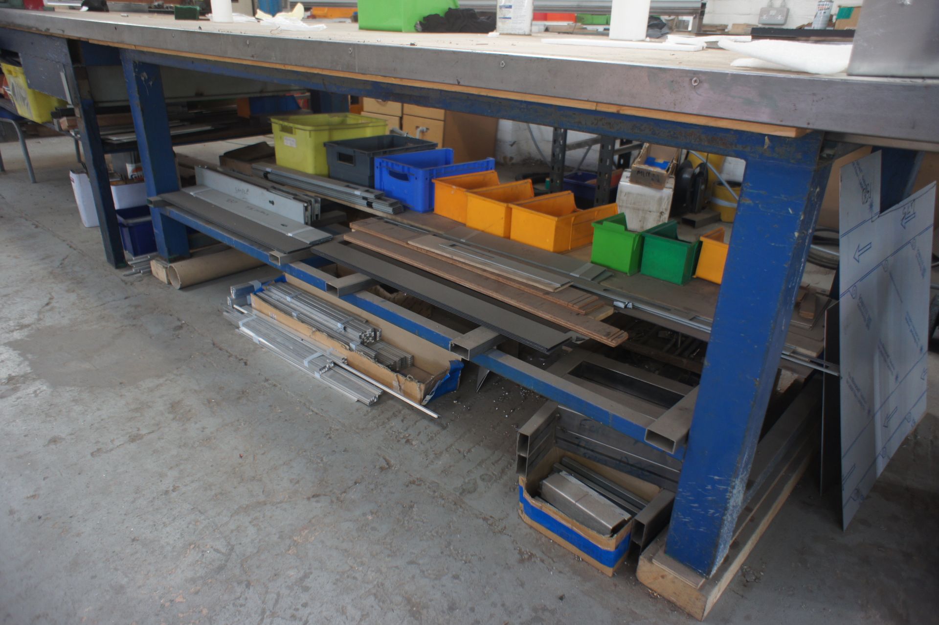 Large Assembly Bench, 6000mm x 1280mm with sockets - Image 3 of 6