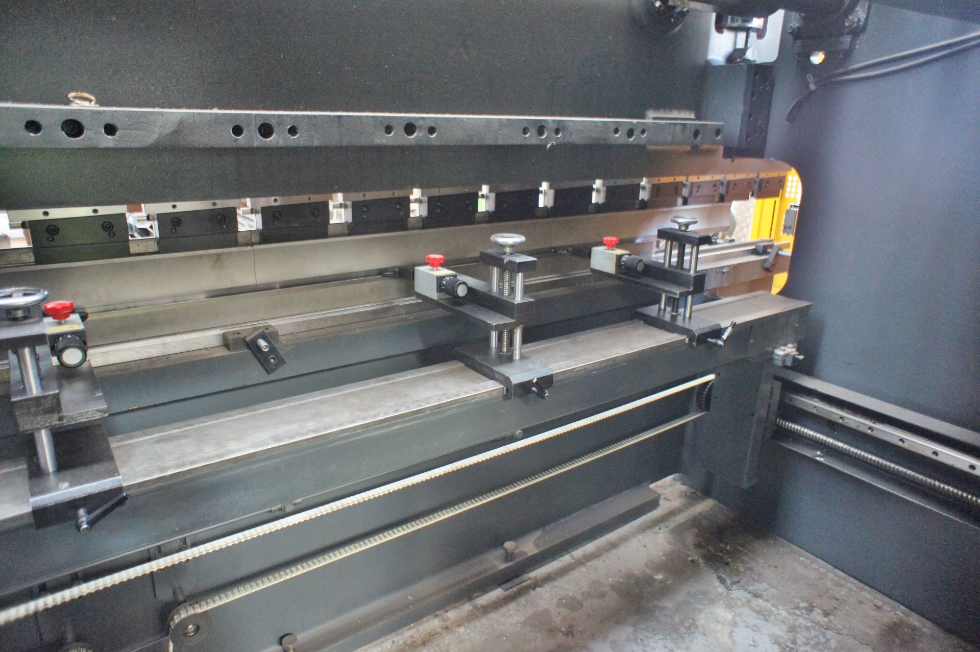 Carter WC67K-125x4000 CNC Pressbrake, 5-Axis, 4m w - Image 7 of 14