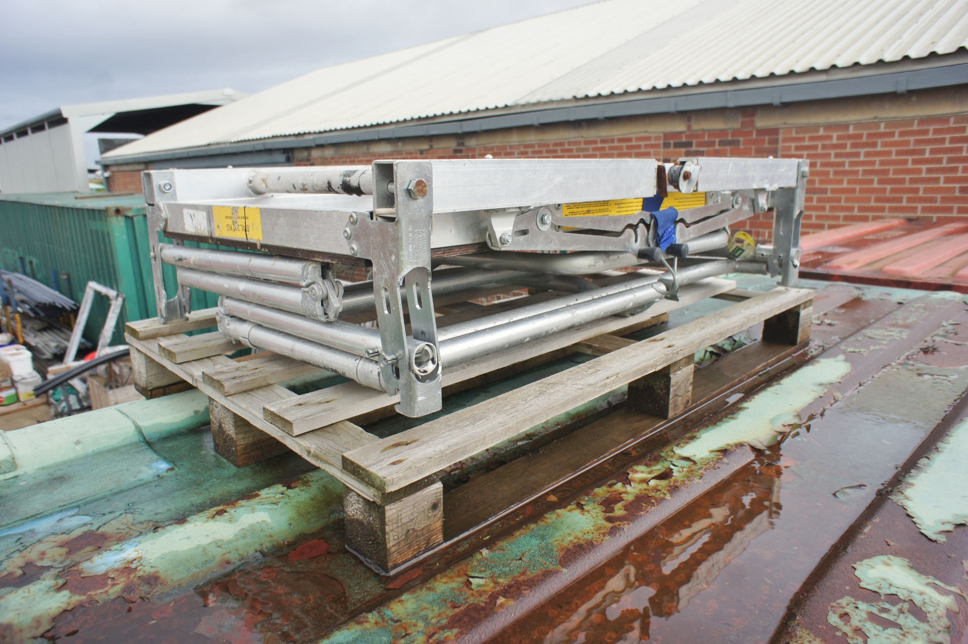 Aluminium Foldaway Podium Platform, SWL 2000Kg - Image 2 of 4