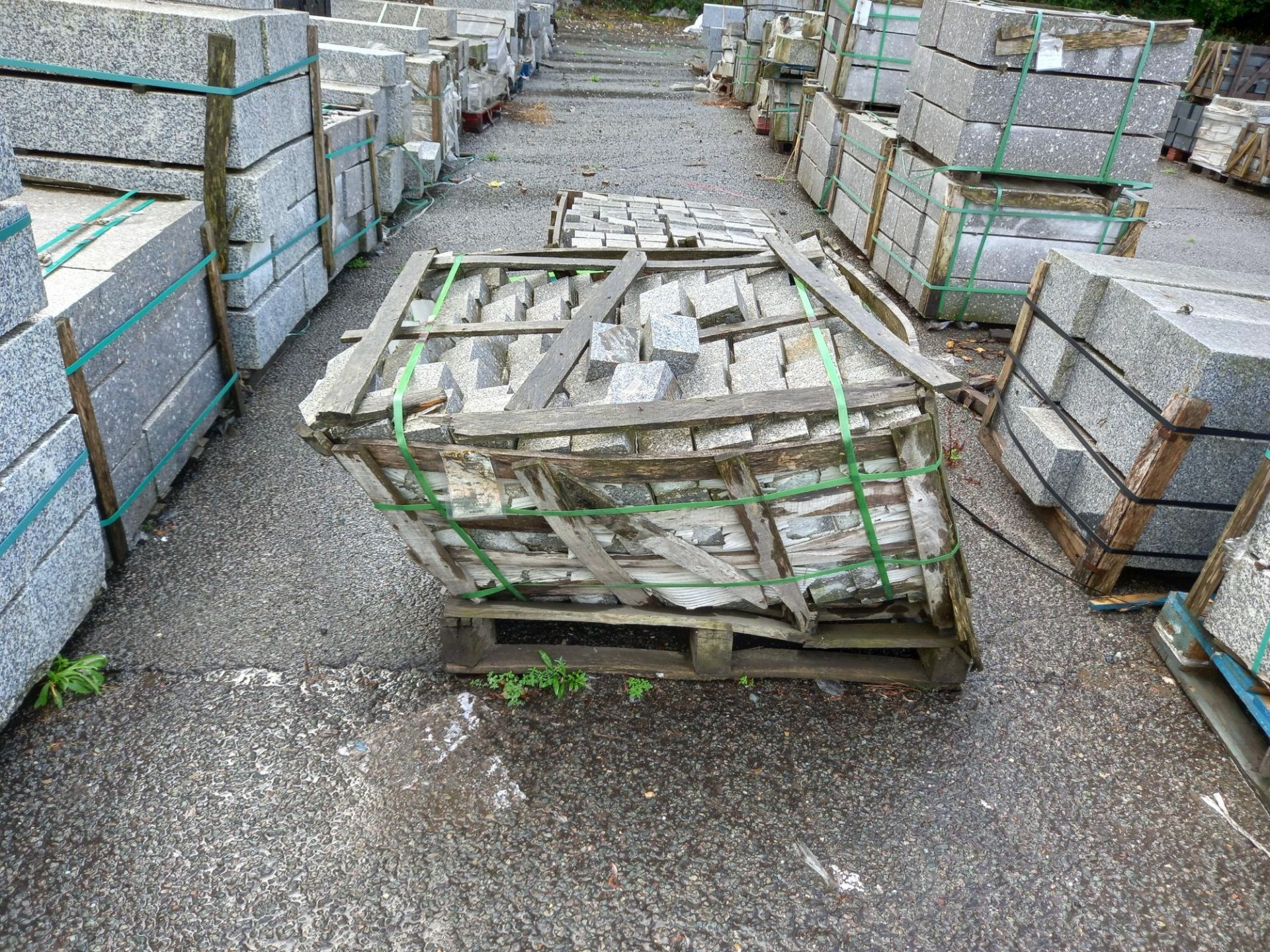 Approx 600 tonnes of granite and other natural stone products for hard landscaping, regeneration, an - Image 6 of 81