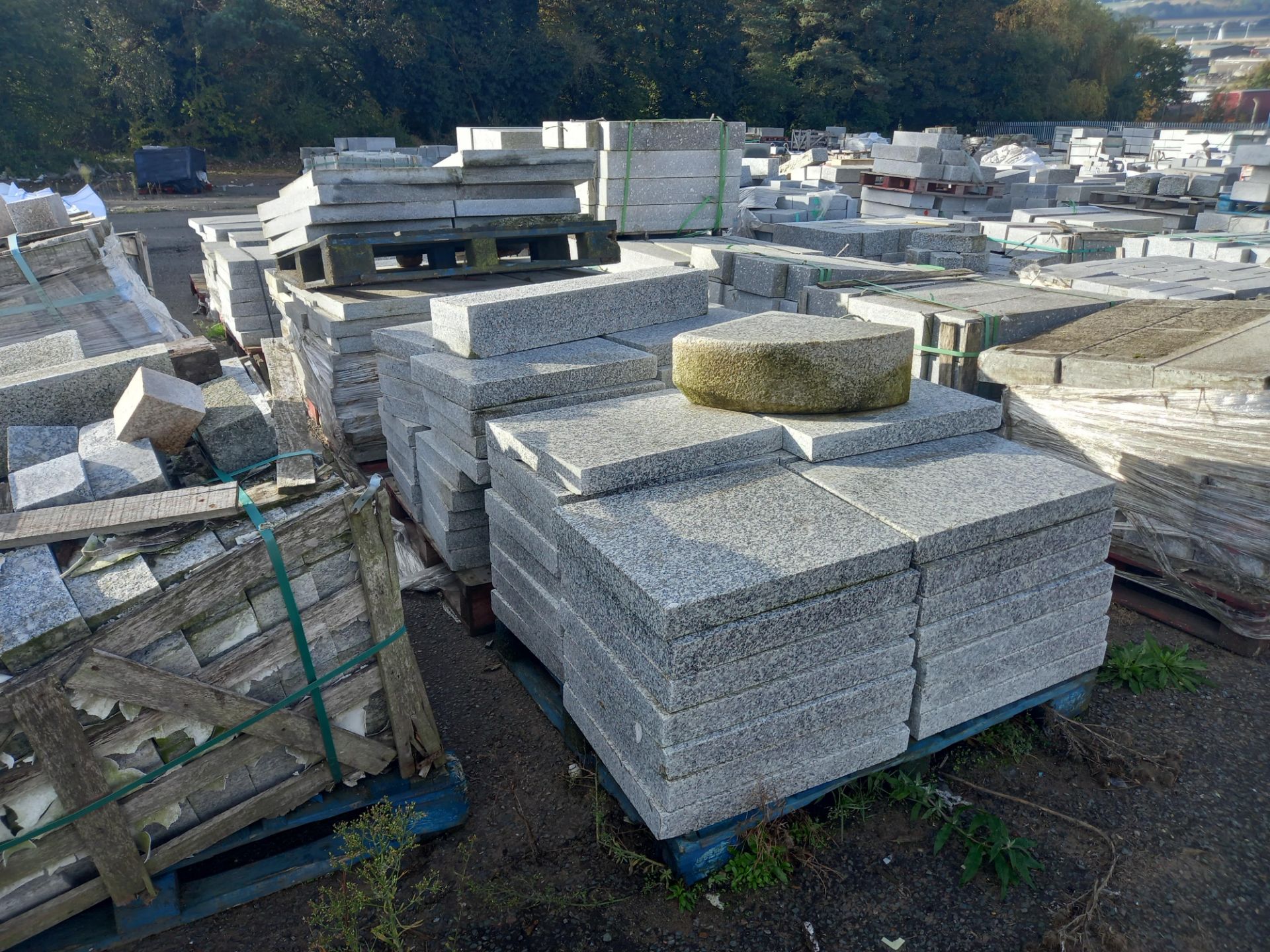 Approx 600 tonnes of granite and other natural stone products for hard landscaping, regeneration, an - Image 14 of 81