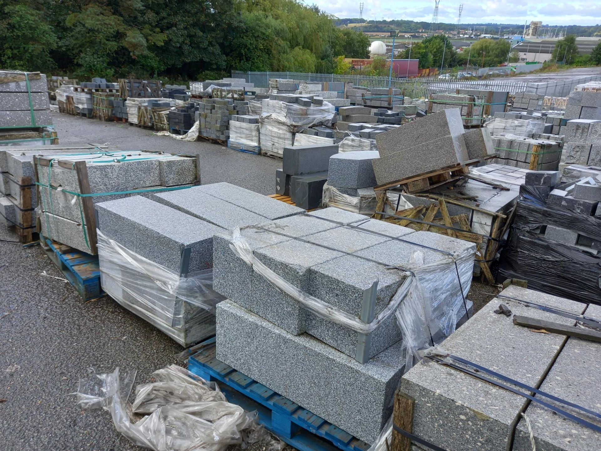 Approx 600 tonnes of granite and other natural stone products for hard landscaping, regeneration, an - Image 5 of 81