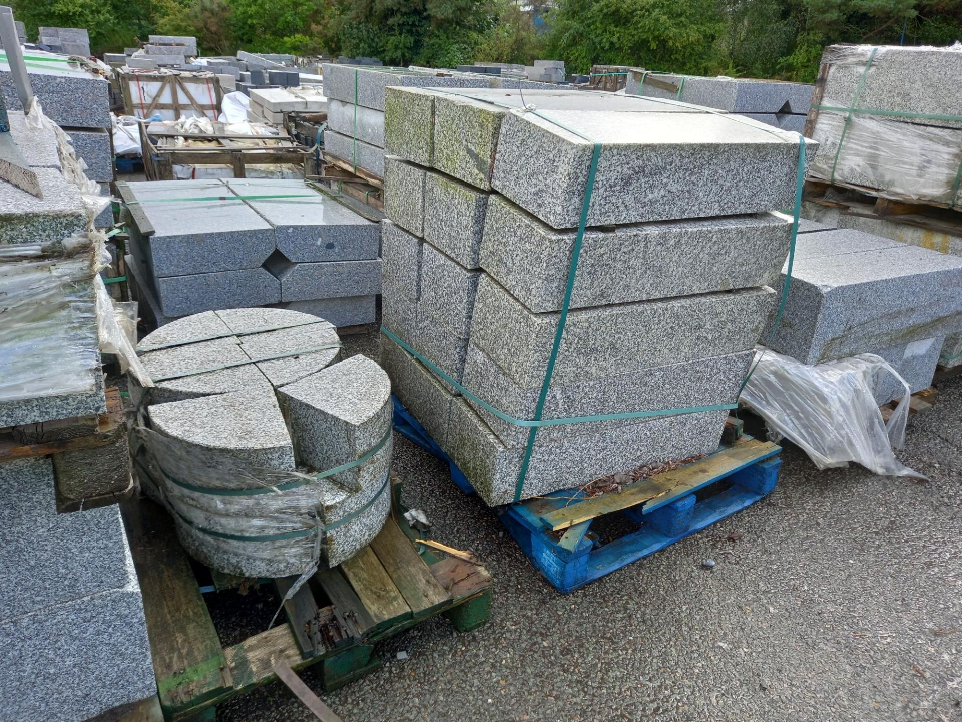 Approx 600 tonnes of granite and other natural stone products for hard landscaping, regeneration, an - Image 4 of 81