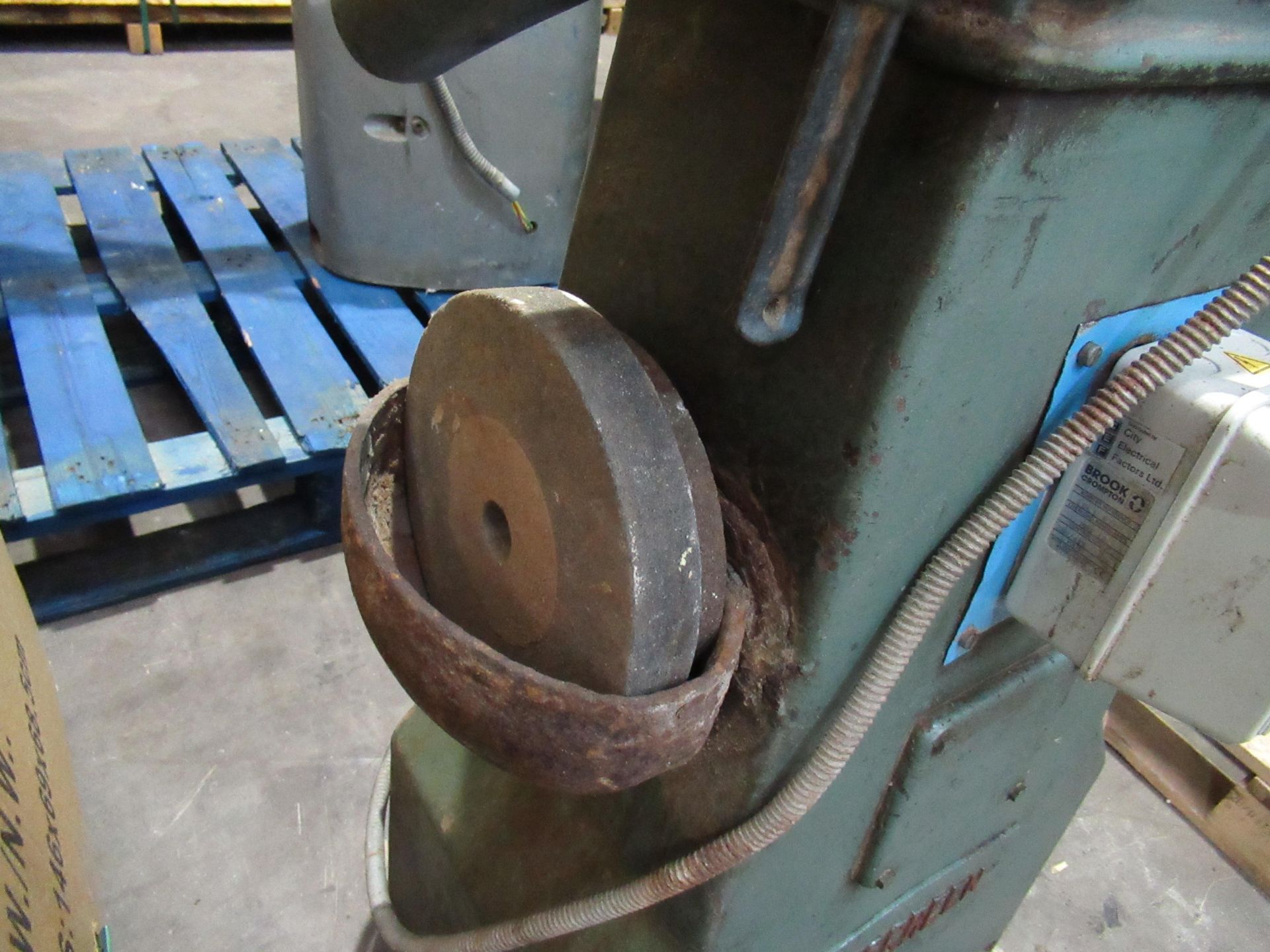 Wadkin Bursgreen BNK.58115 twin head grinder with grinding wheelws - Image 4 of 5