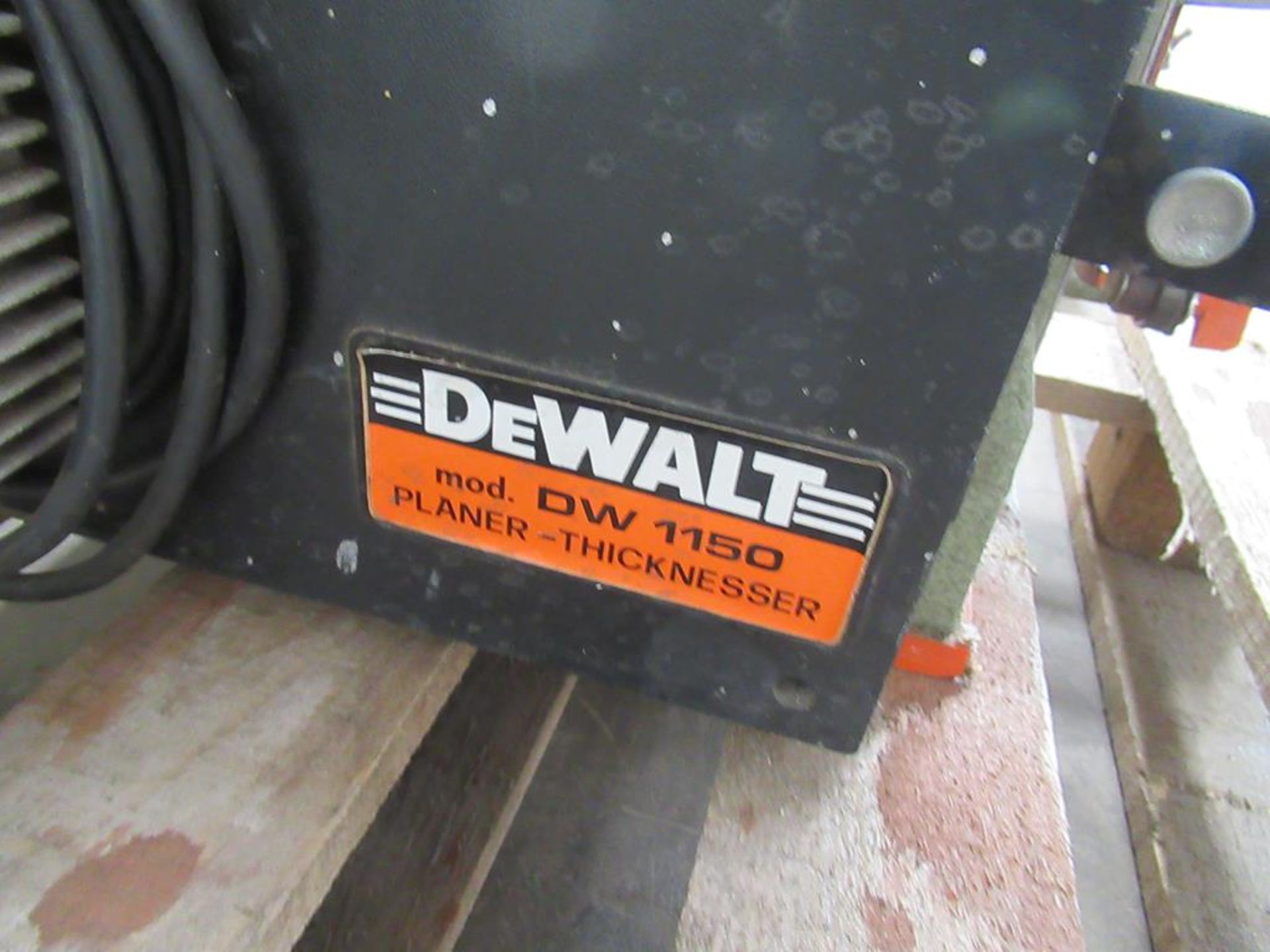 Dewalt DW1150 benchtop Planer-thicknesser 240v - Image 2 of 4