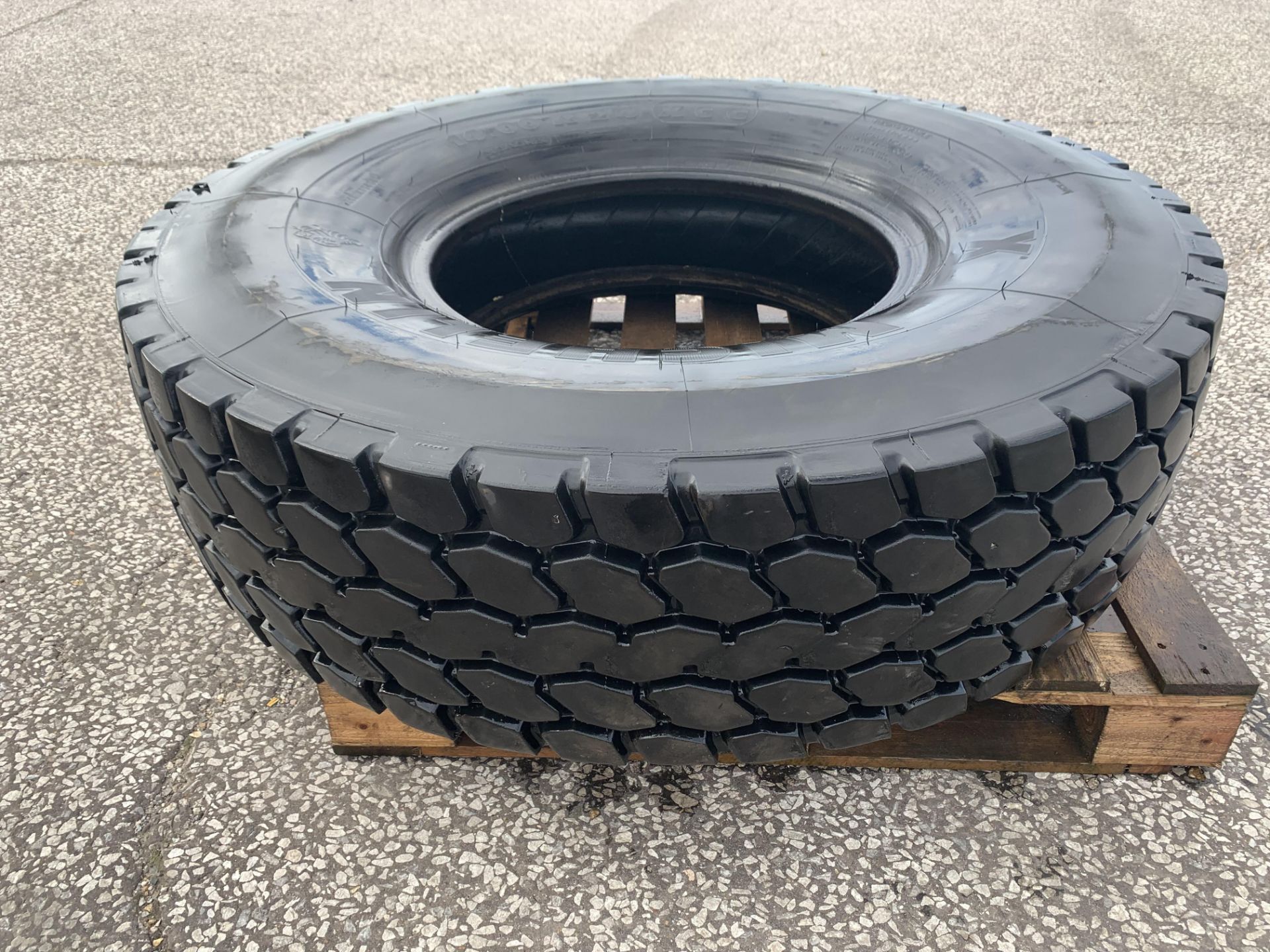 Michelin 14.00R24 Tyre - Image 2 of 6