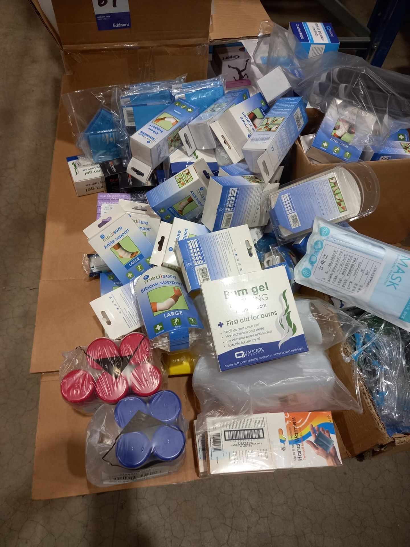Contents of pallet to include Medisure limb supports, hand warmers, heat sprays and eye wash - Image 2 of 5