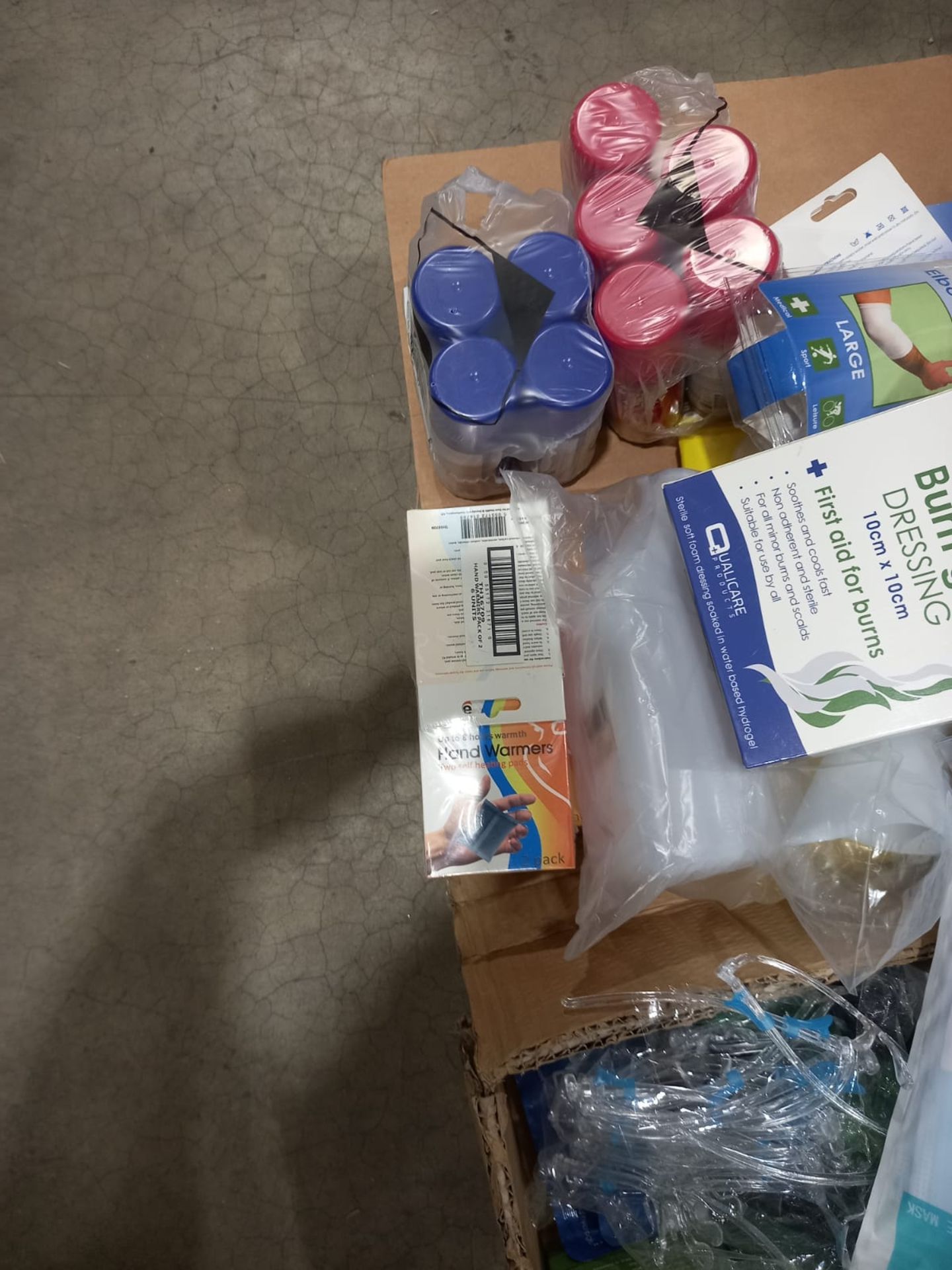 Contents of pallet to include Medisure limb supports, hand warmers, heat sprays and eye wash - Image 3 of 5