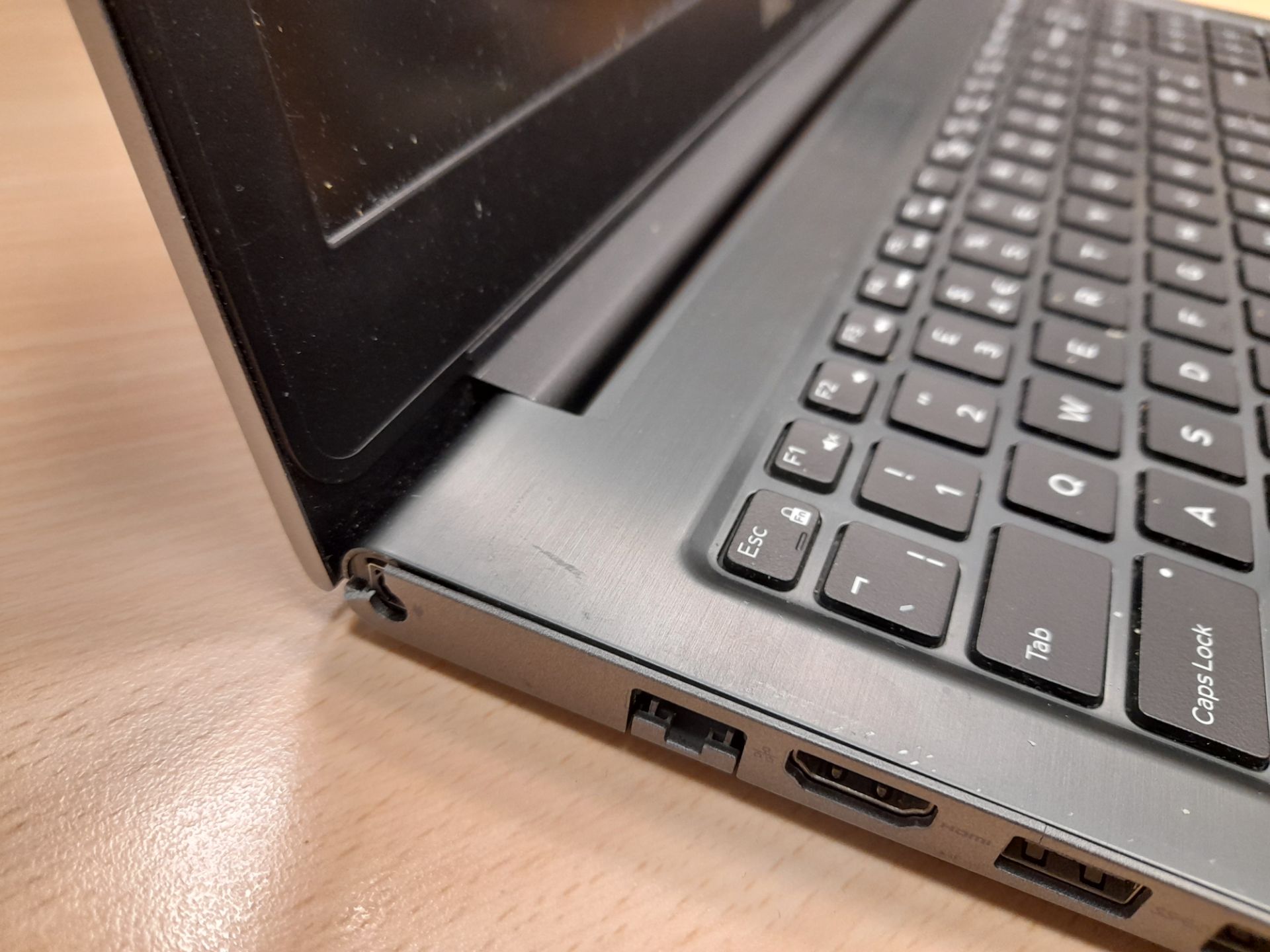 Dell Vostro P62F laptop, with Intel Core i5 7th Gen, Serial Number: 59R0FP2, Year: 2018. Minor - Image 4 of 4