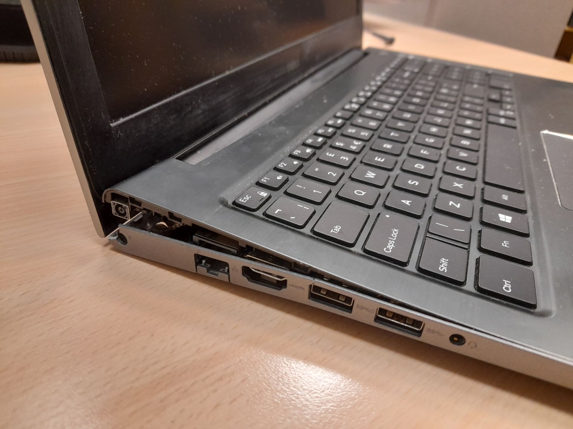 Dell Vostro laptop, with Intel Core i5 7th Gen, Serial Number: JM27142, Year: 2018. Damage to casing - Image 4 of 4