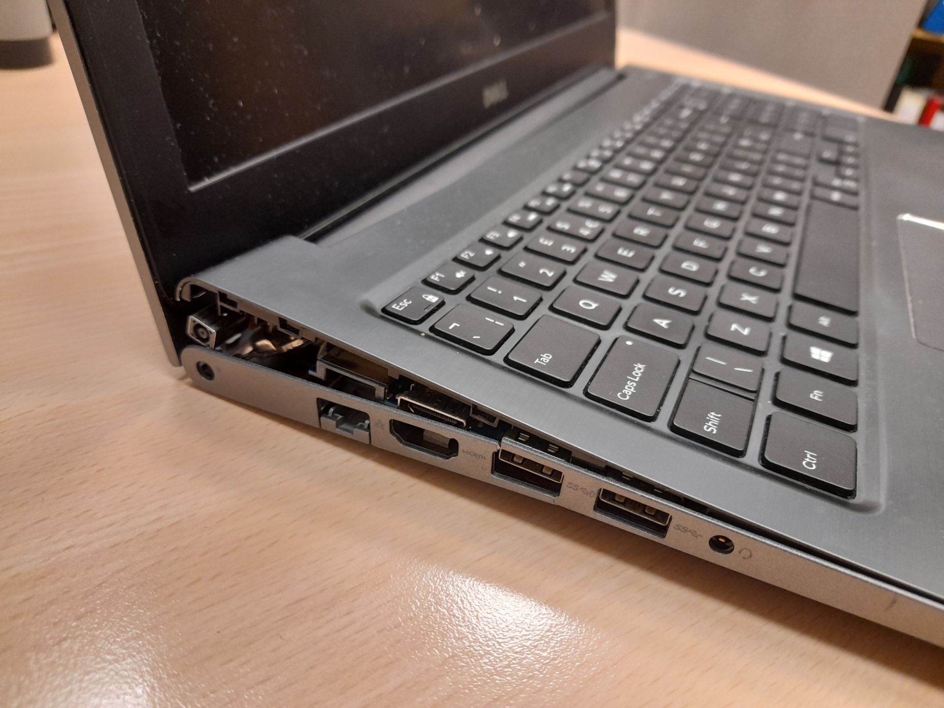 Dell Vostro P62F laptop, with Intel Core i5 7th Gen, Serial Number: 8T7C142, Year: 2018 Damage to - Image 4 of 4