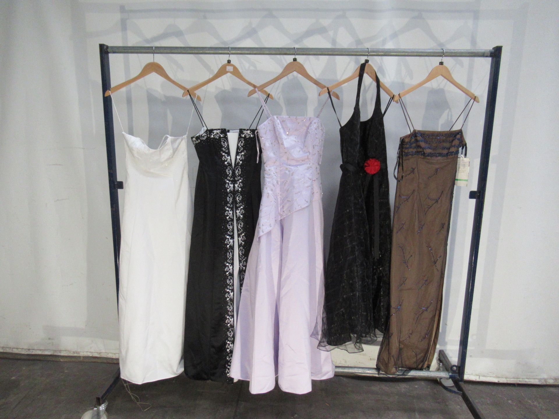 20x assorted deisgner bridesmaid/ prom gowns in size 6 & 8 - Image 2 of 4