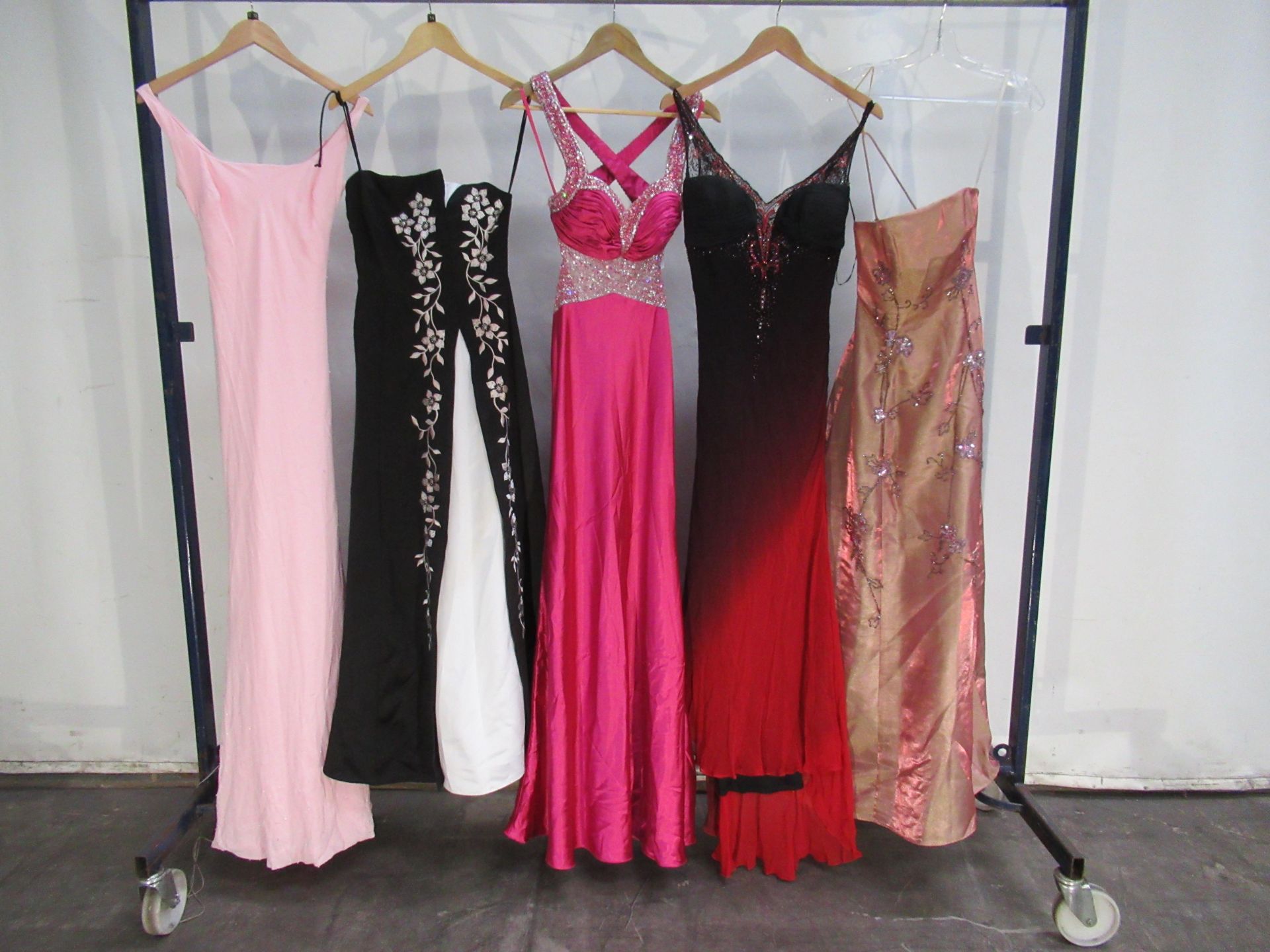 20x assorted deisgner bridesmaid/ prom gowns in size 6 & 8 - Image 4 of 4