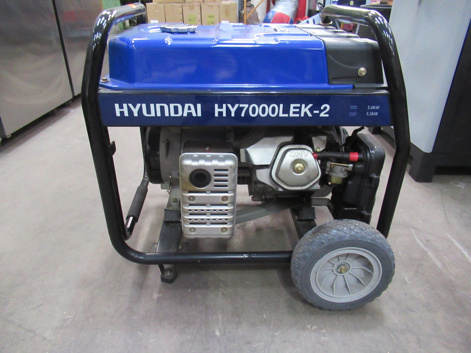 A Hyundai HY7000LEK-2 5.0-5.5Kw 110V and 240V Petrol Generator (Working Condition) - Image 2 of 9