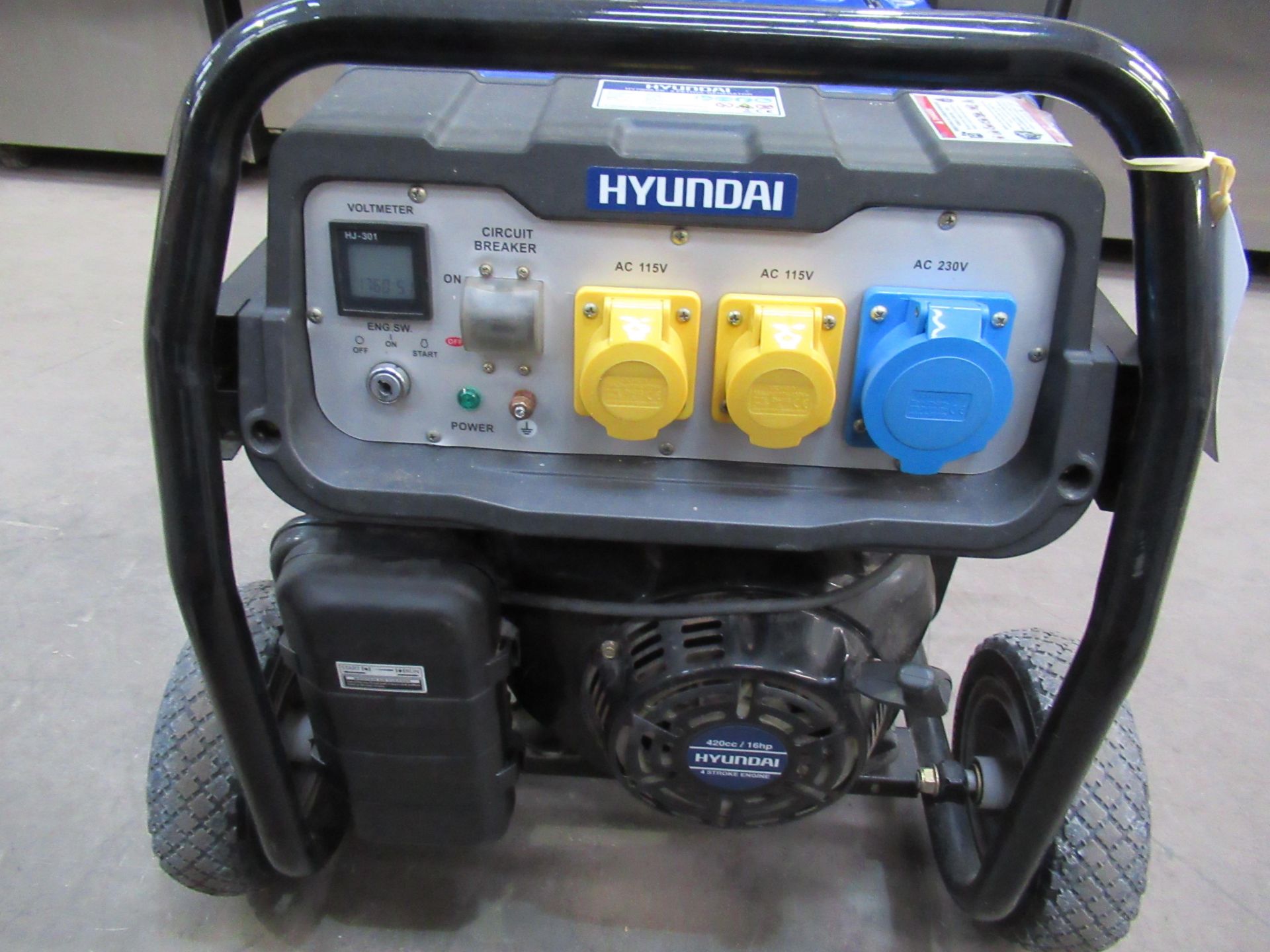 A Hyundai HY7000LEK-2 5.0-5.5Kw 110V and 240V Petrol Generator (Working Condition) - Image 5 of 9