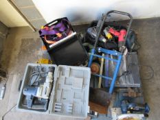 A pallet of miscellaneous items