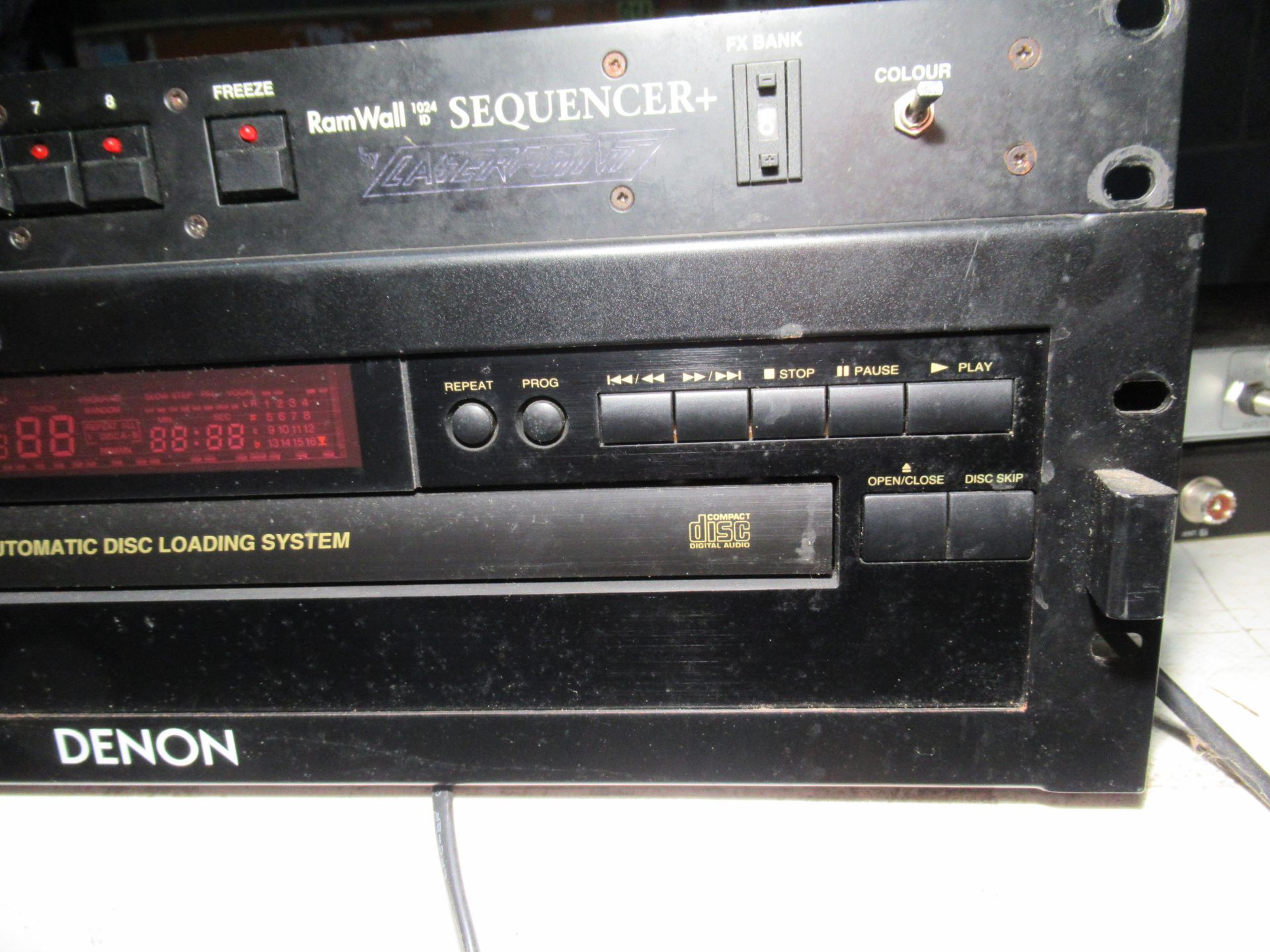 Denon DCM-270 5 Disc CD Player, Ram Wall 1042 Sequencer and a ELCA SR16 Super Regia Video Matrix Swi - Bild 5 aus 6