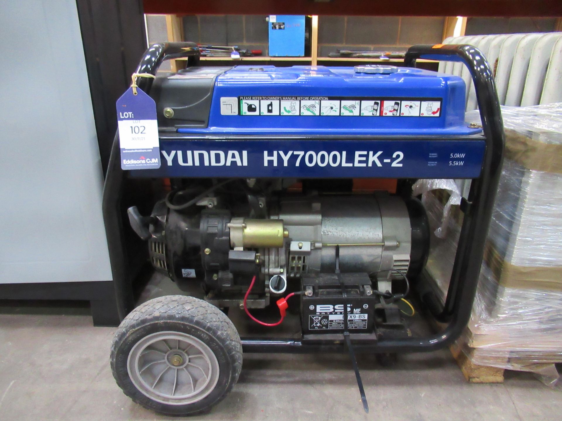 A Hyundai HY7000LEK-2 5.0-5.5Kw 110V and 240V Petrol Generator (Working Condition)