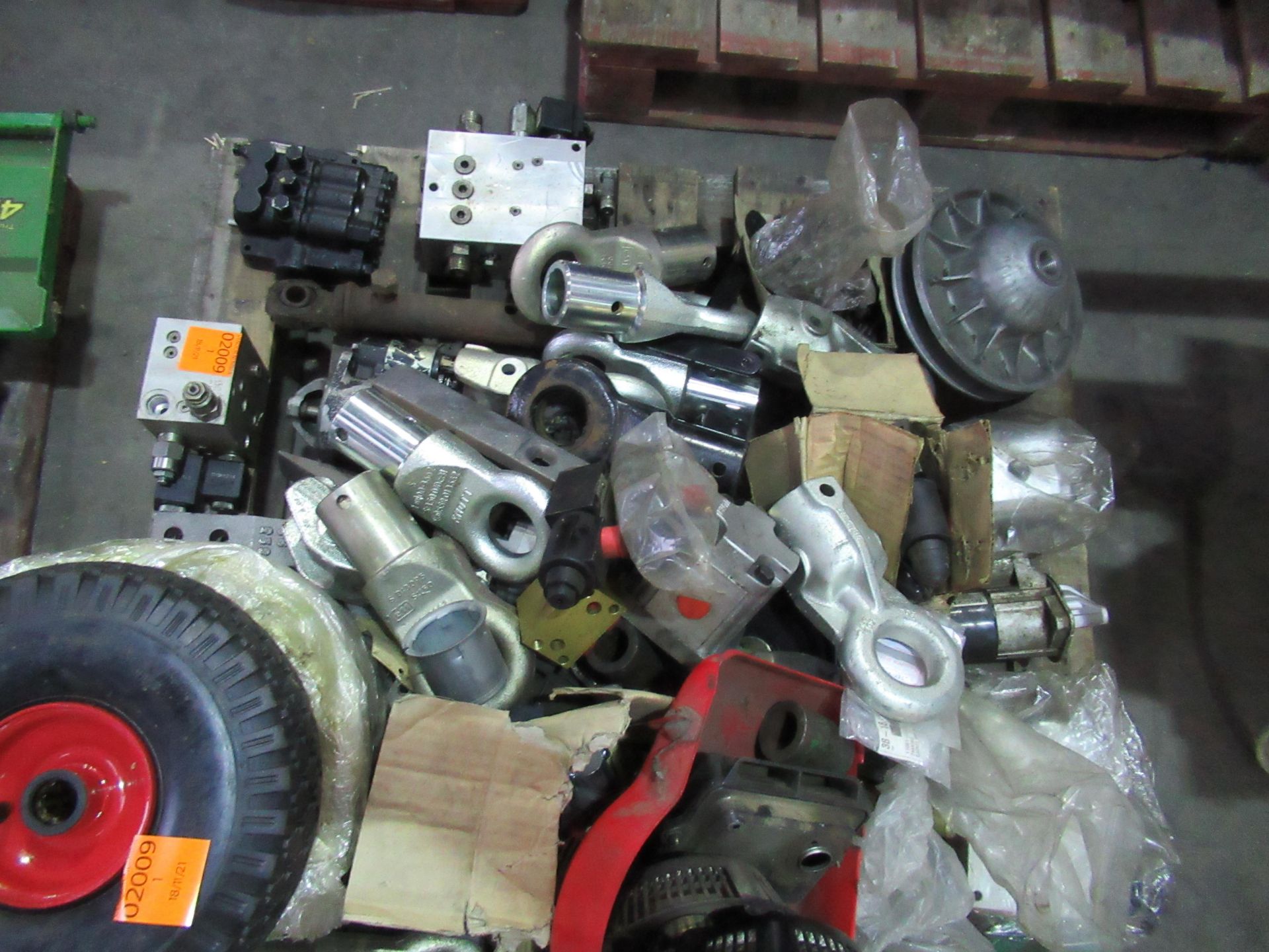 Pallet of assorted vehicle/ automotive spares - Image 3 of 3