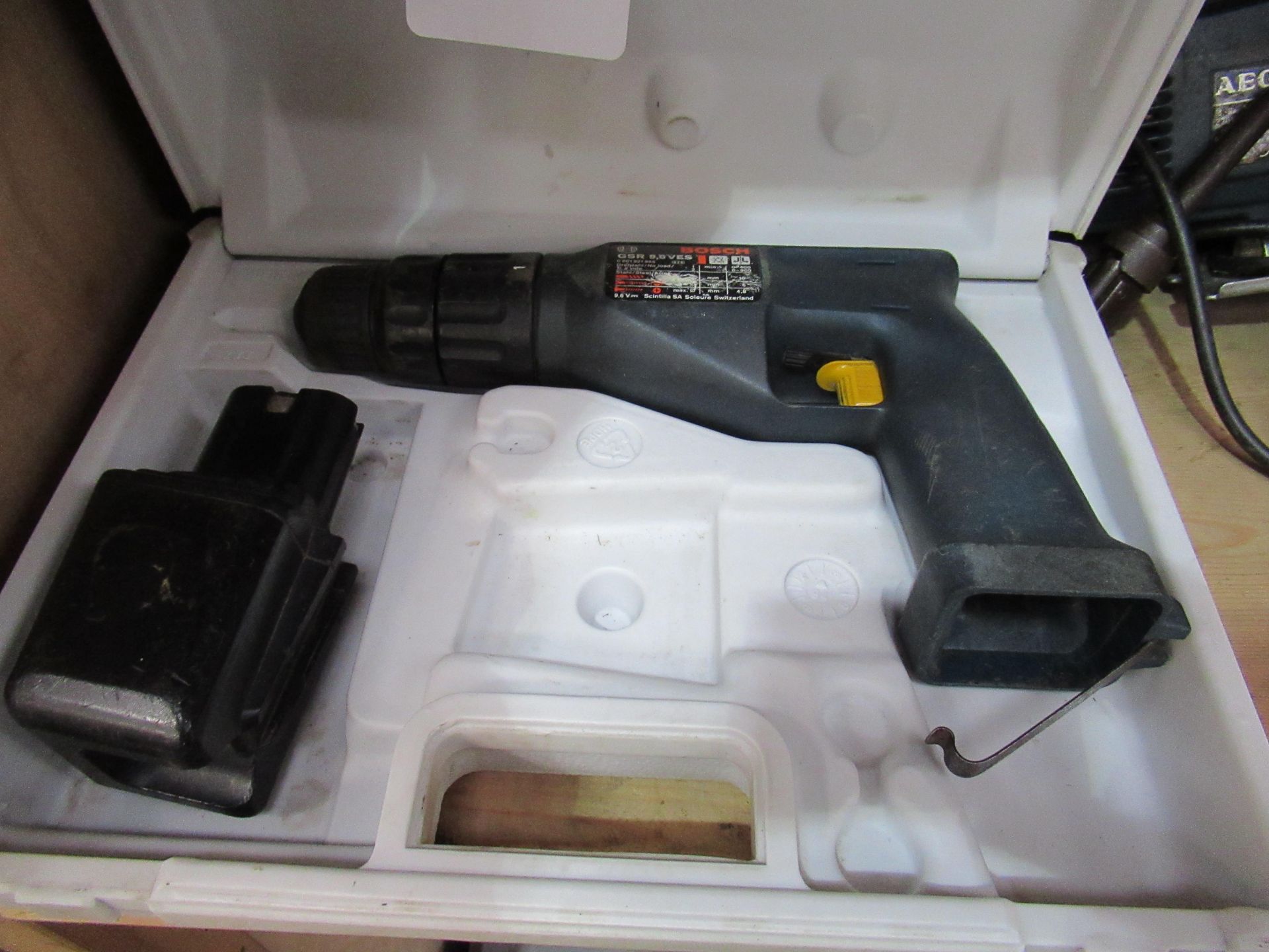 Hand tools to include 3x hand drills, 1x AEG jigsaw and a Bosch 9.6v drill 'no charger' - Image 3 of 4