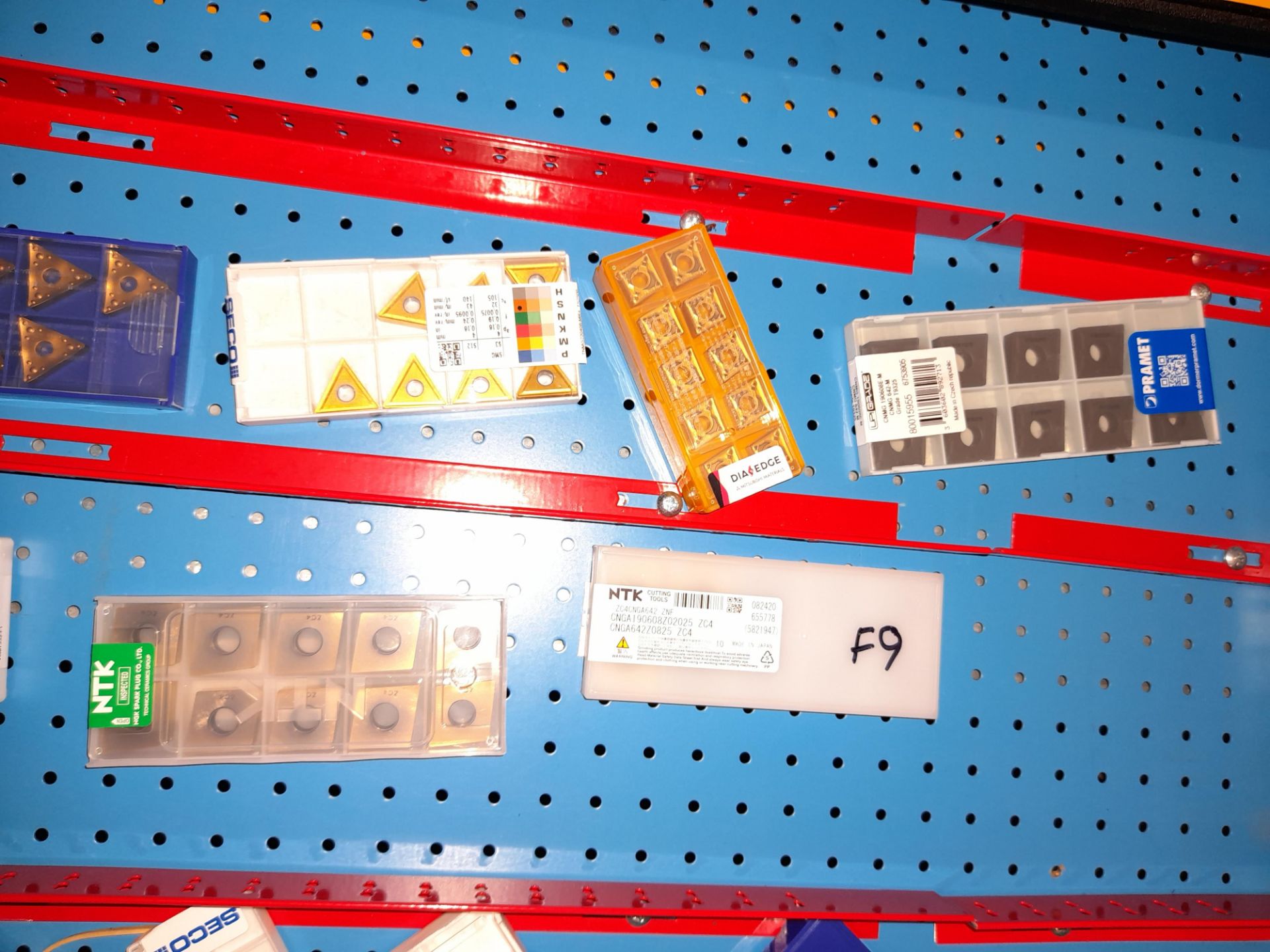 Quantity of various CNC inserts, cutting tips etc., as lotted to tray (Tray & drawer unit not - Image 4 of 6