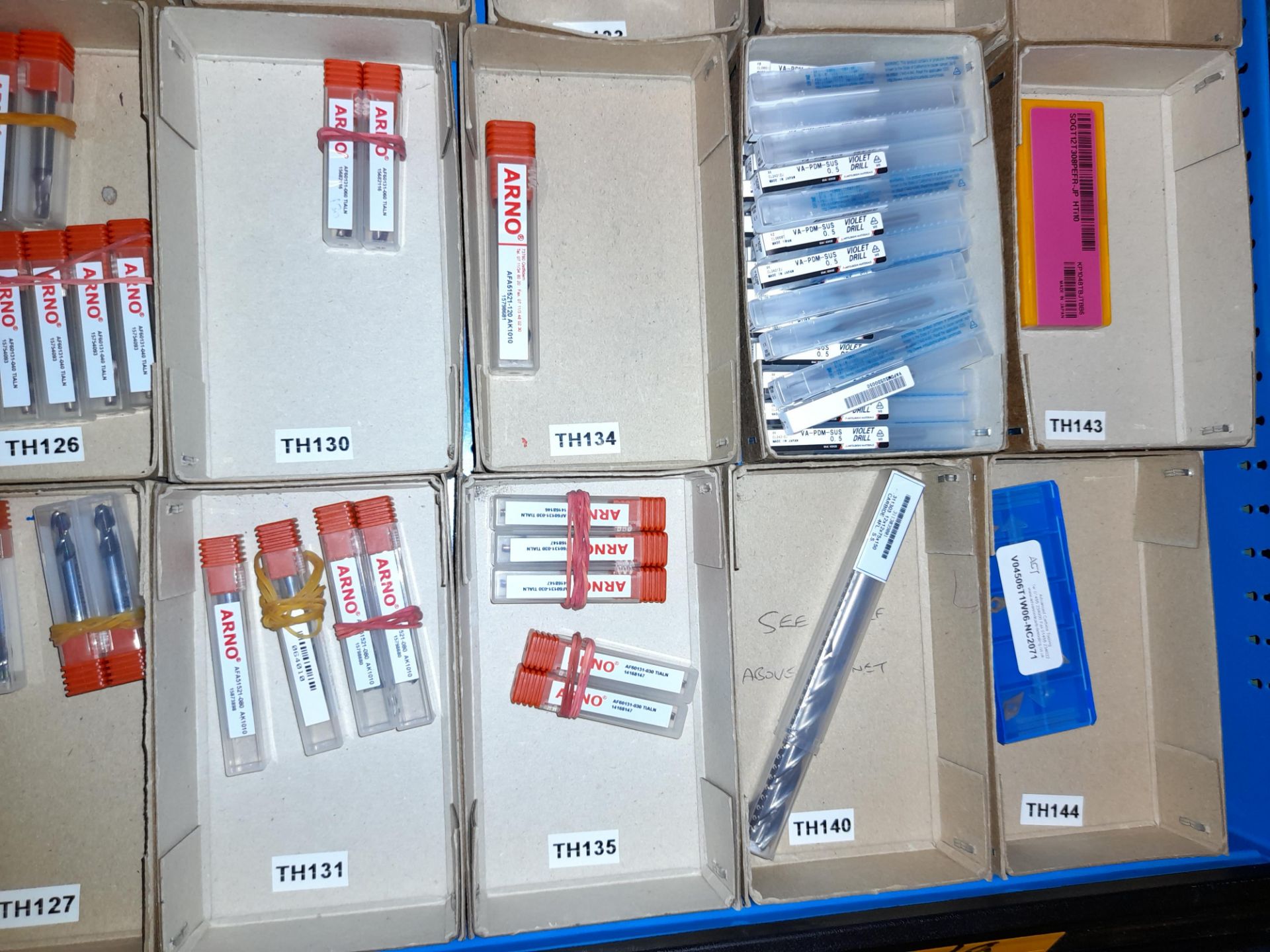 Quantity of various CNC inserts, cutting tips and drills etc., as lotted to tray (Tray not included) - Image 4 of 5