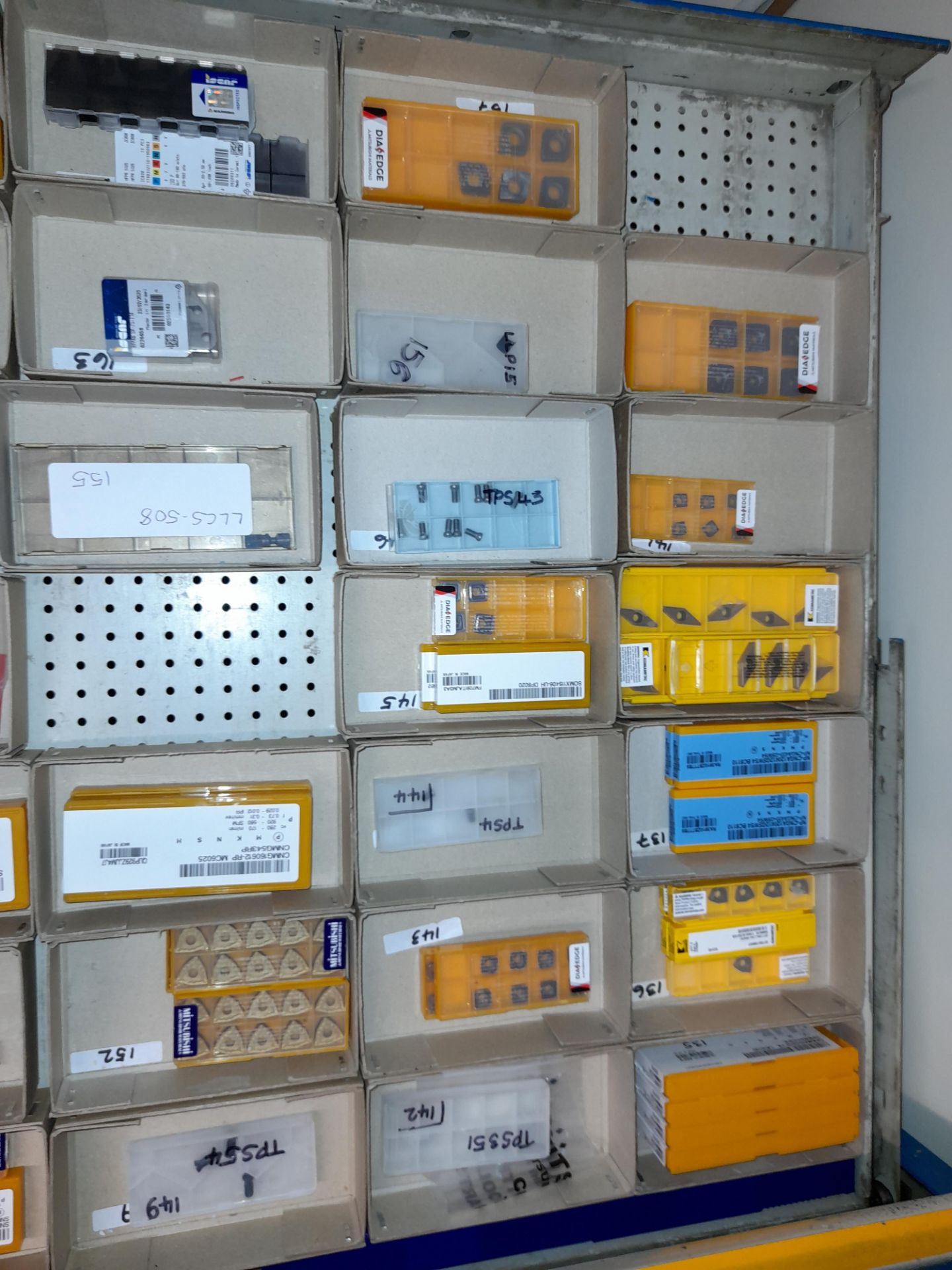 Quantity of various CNC inserts, cutters and screws etc., as lotted to tray (Tray & drawer not - Image 2 of 3