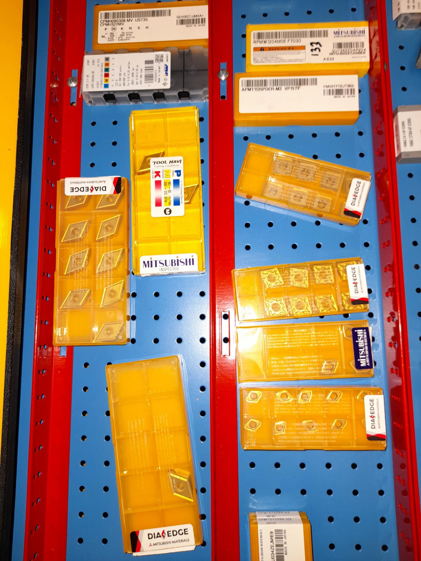 Quantity of various CNC inserts, cutting tips etc., as lotted to tray (Tray & drawer unit not - Image 2 of 4