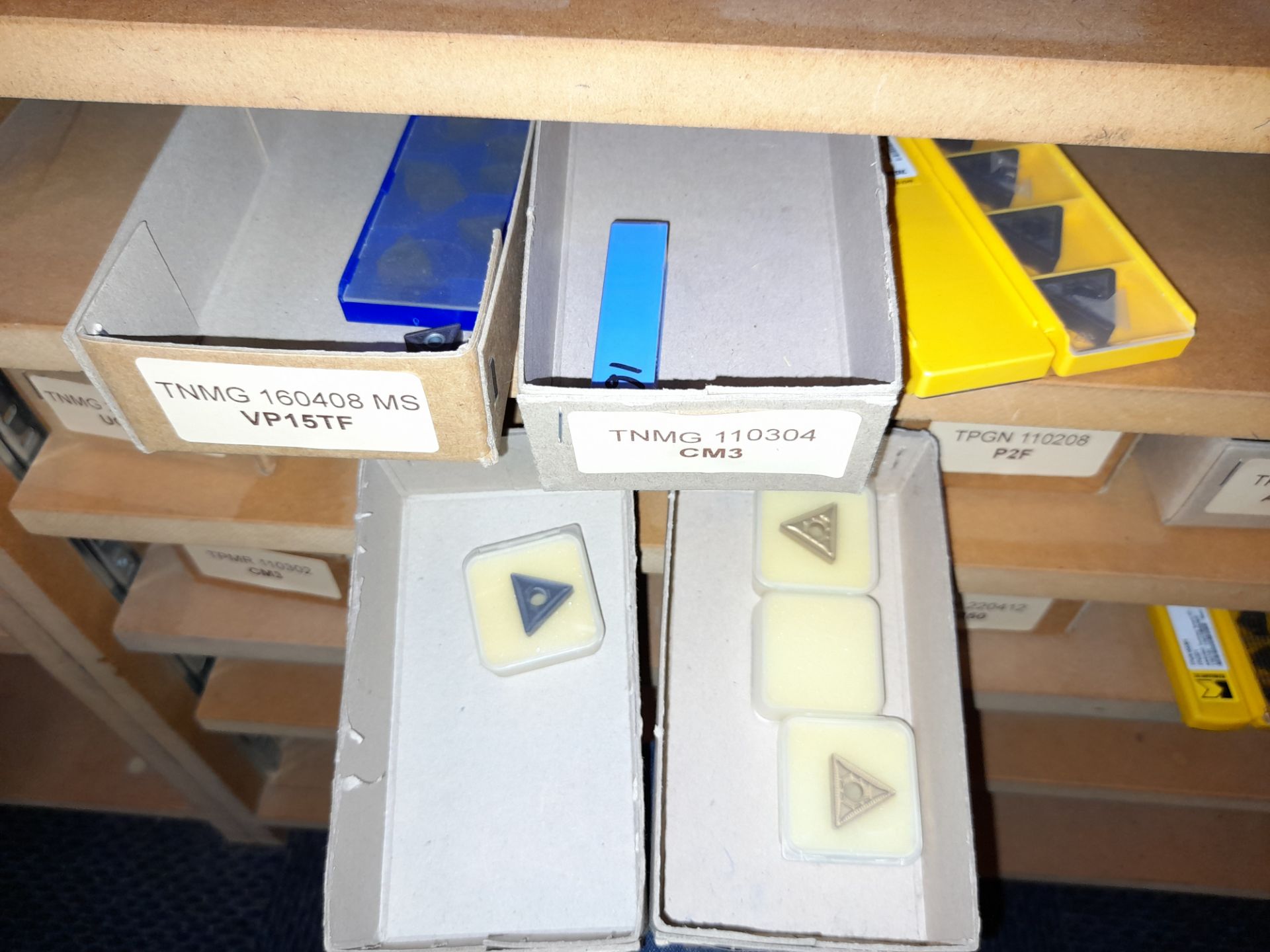 1 bay of various CNC cutting tips & inserts, Location: A6, (Note: Various quantities to boxes, see - Image 6 of 7