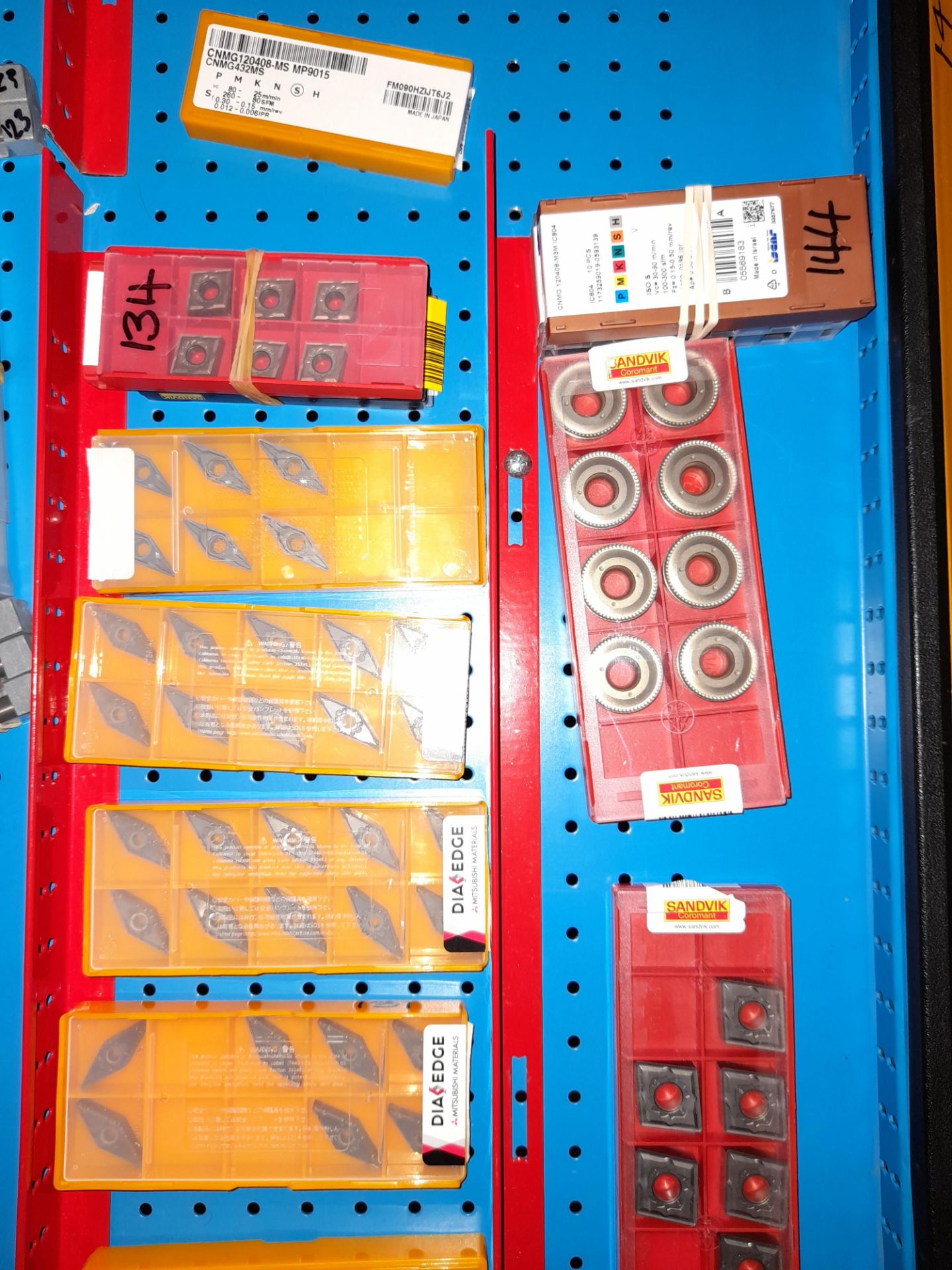 Quantity of various CNC drills, inserts, and tips etc., as lotted to tray (Tray & drawer unit not - Image 5 of 5