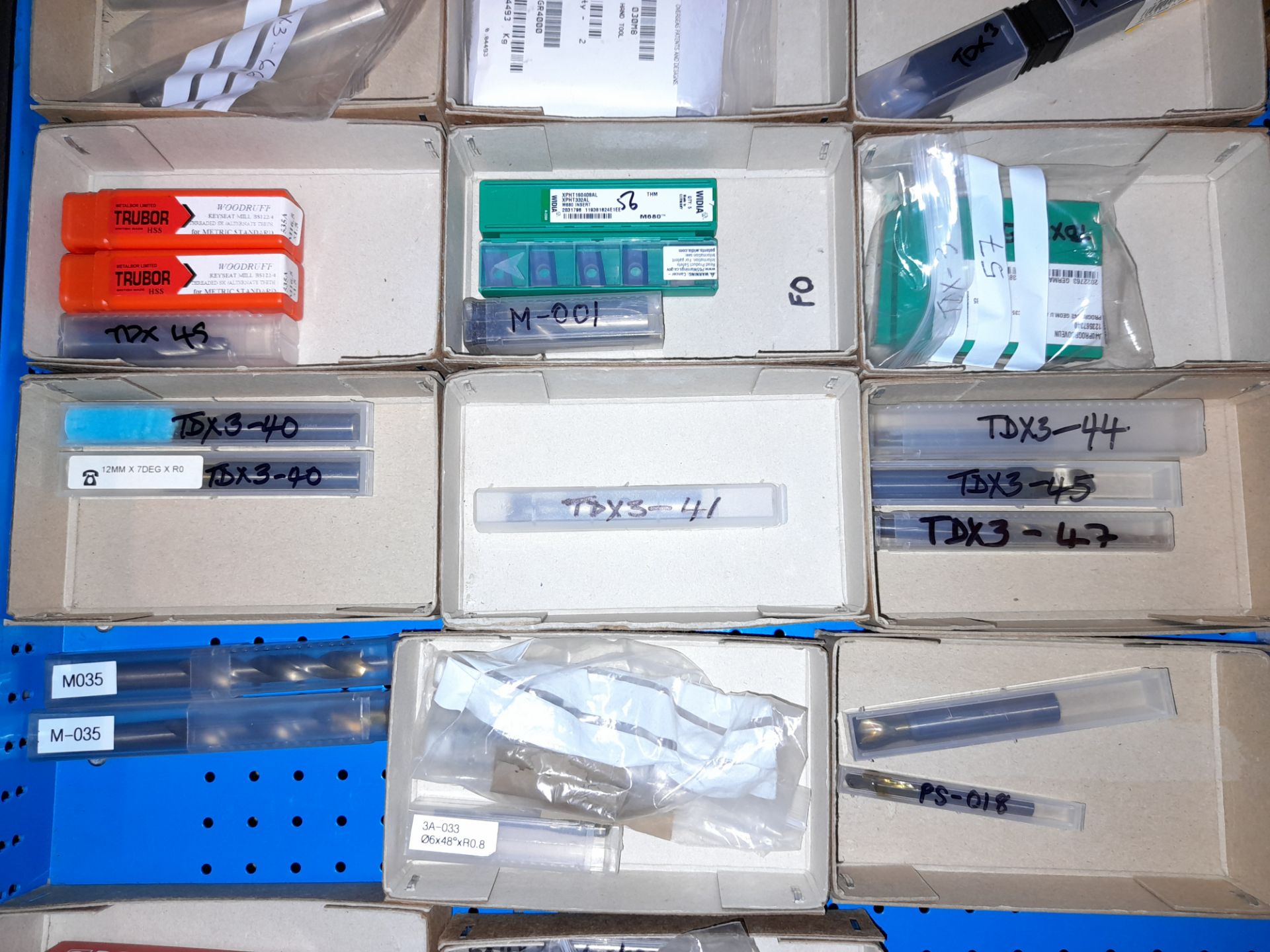 Quantity of various CNC inserts, drills and reamers etc., as lotted to tray (Tray & drawer unit - Image 3 of 5