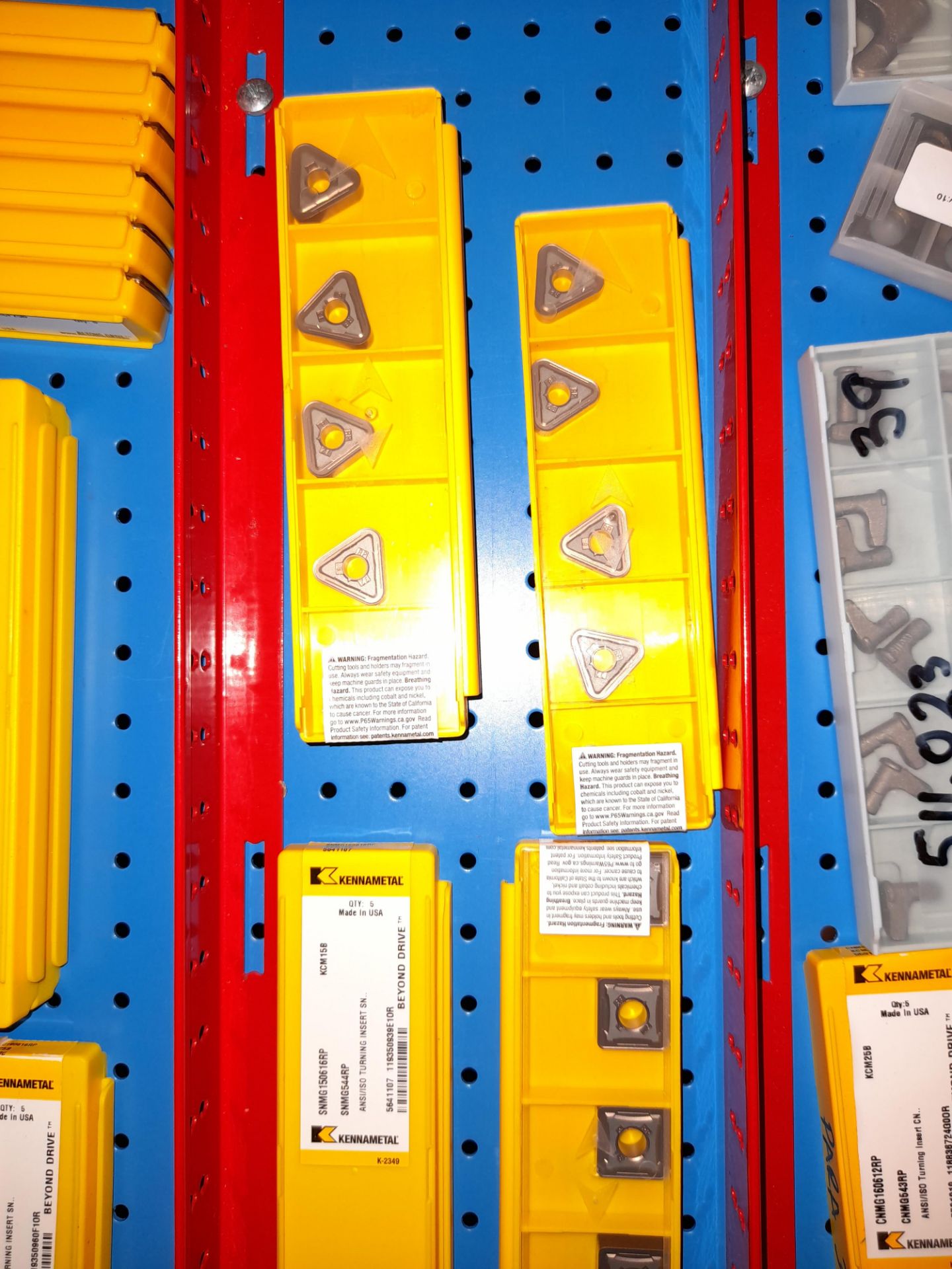 Quantity of various CNC inserts, cutting tips and shims etc., as lotted to tray (Tray & drawer - Image 2 of 6