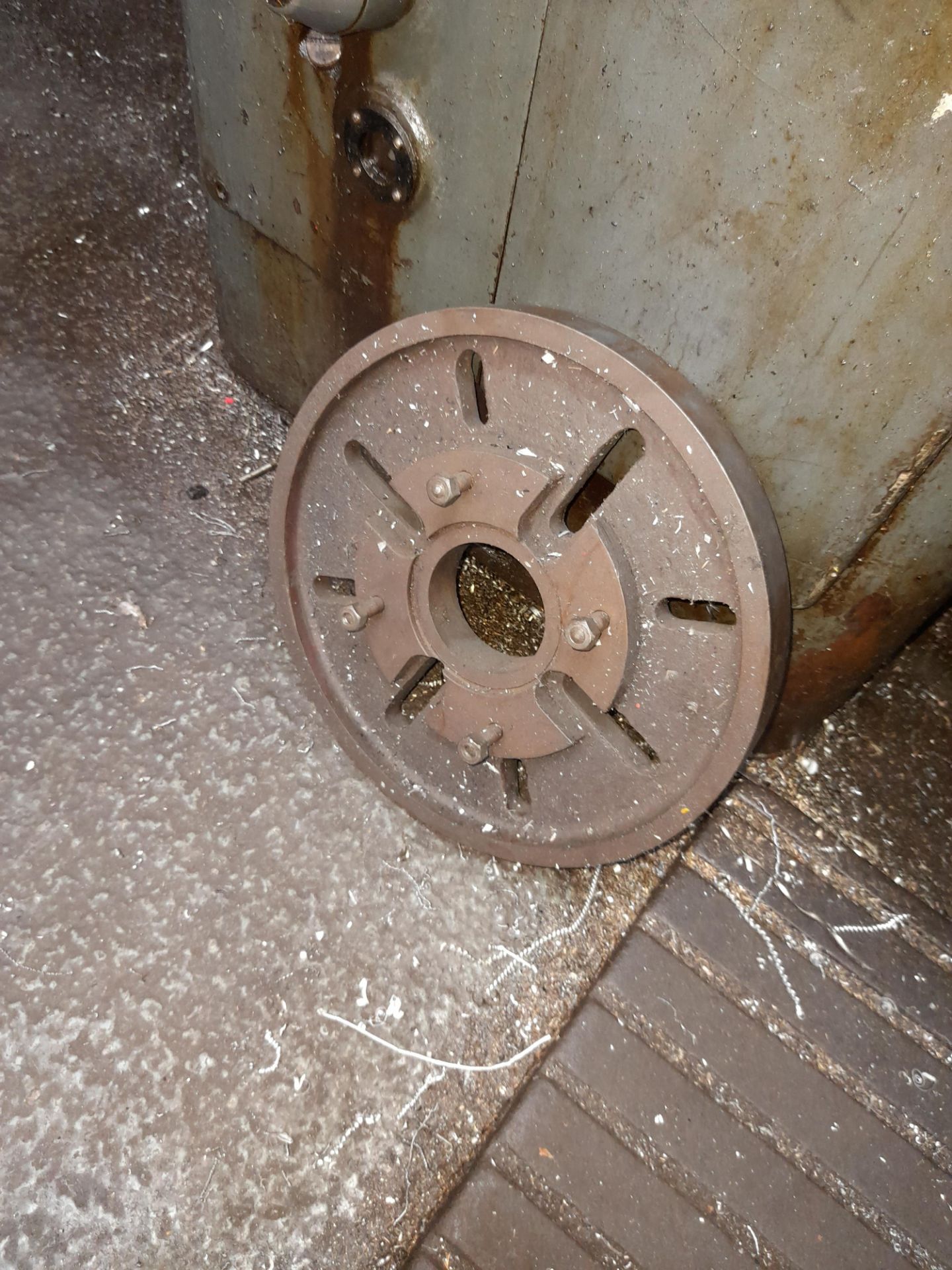 The Cardiff Lathe & Tool Co. Ltd engineers’ lathe, 3 jaw chuck, with face plate - Image 2 of 5