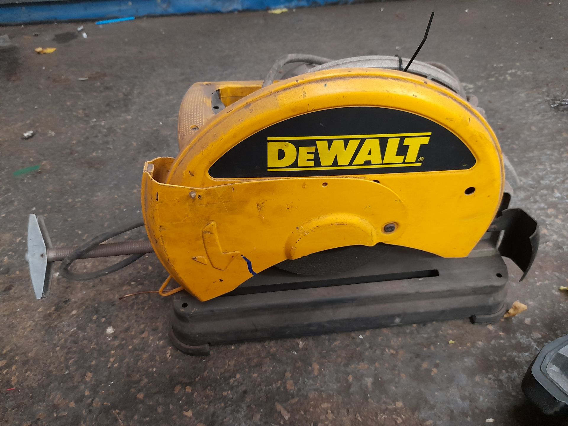 Dewalt DW871L-XW table top chop saw, 110v - Image 3 of 3