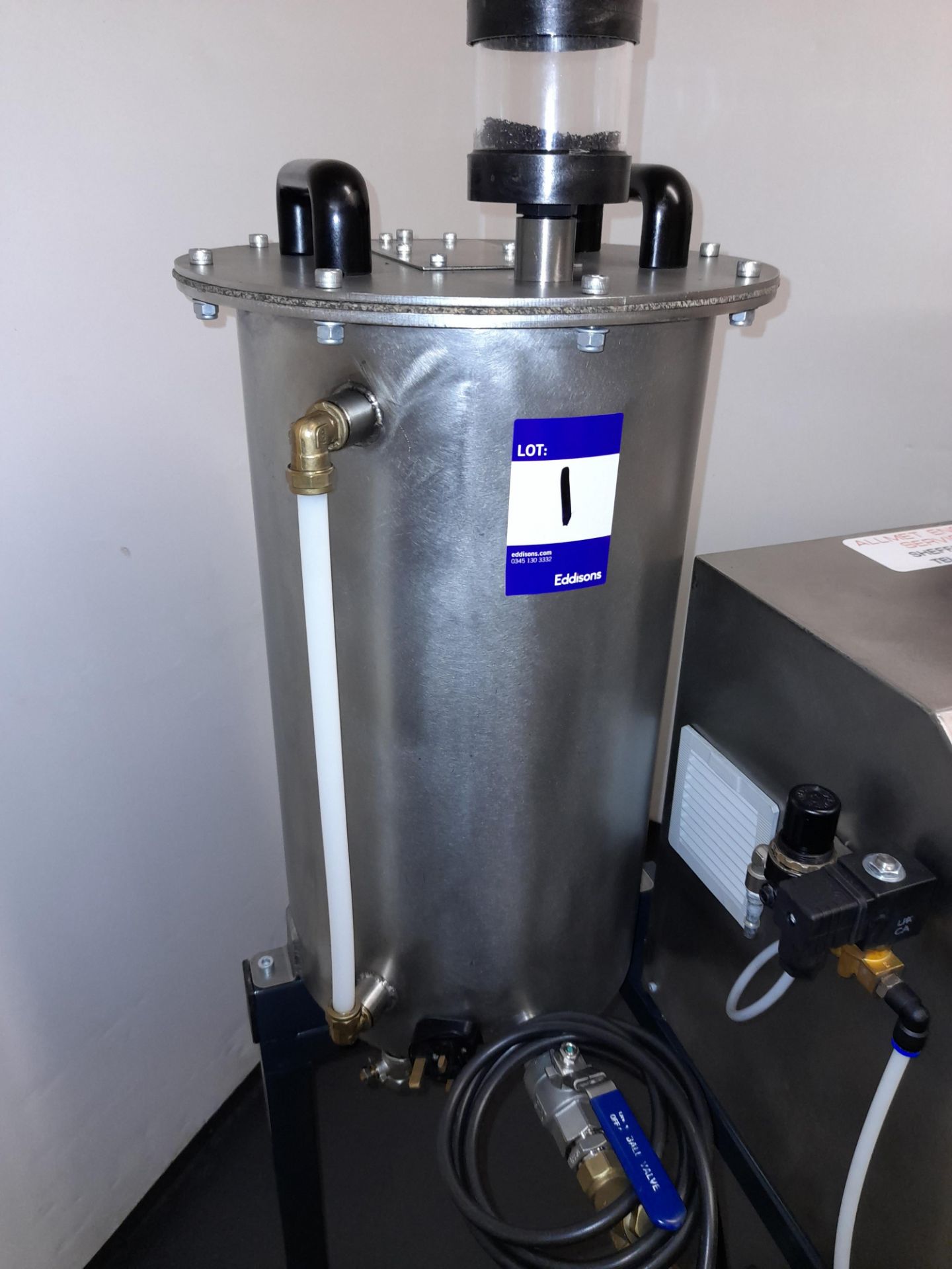 Twin tank mixing system with spray gun, 20L capacity tanks, two chemical metering system, with - Image 3 of 8