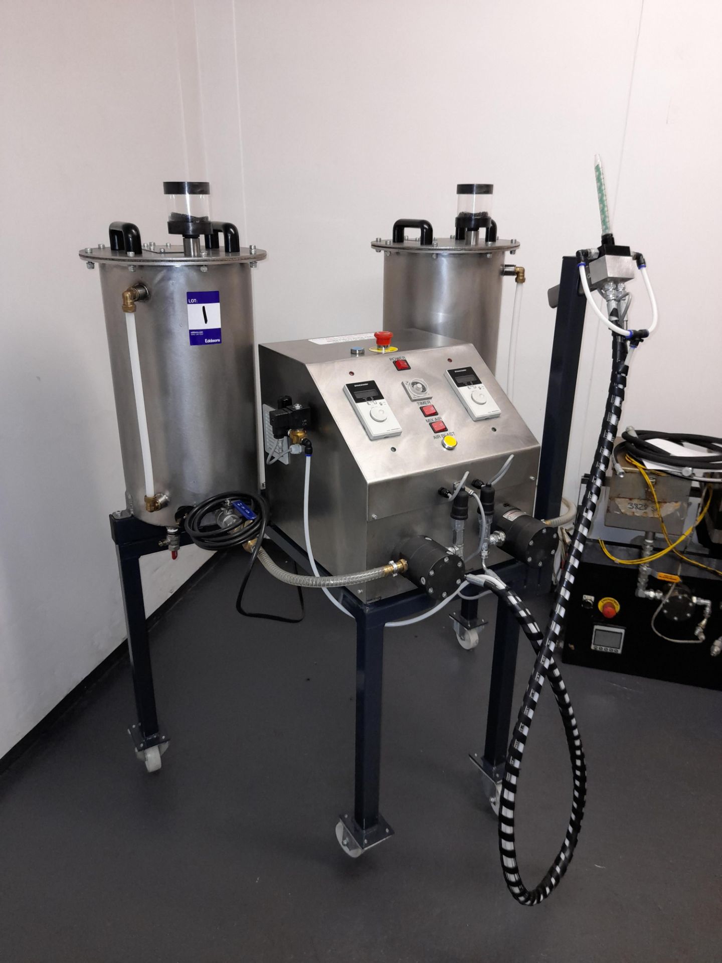 Twin tank mixing system with spray gun, 20L capacity tanks, two chemical metering system, with - Image 2 of 8