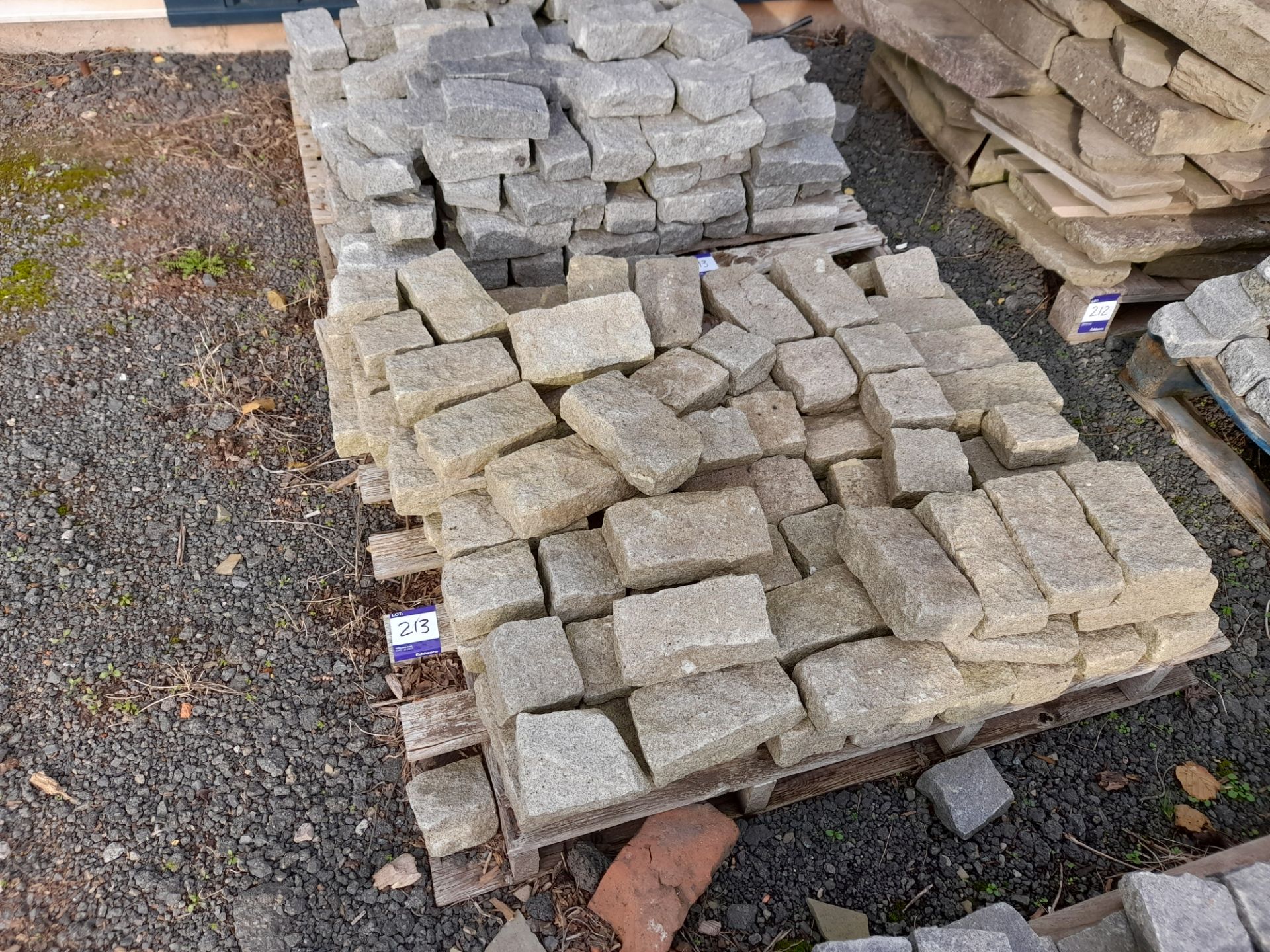 Assortment of cobbles to 6 x pallets / stillages - Image 4 of 5