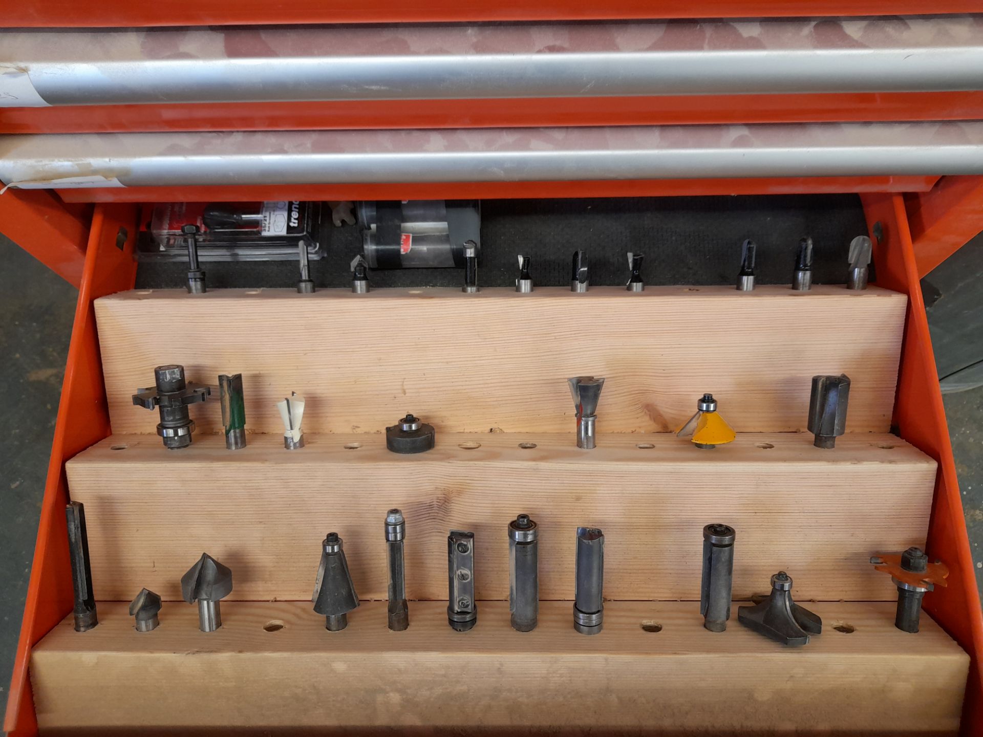 Red mobile Halfords toolbox and contents, comprising various routing tooling - Image 5 of 5