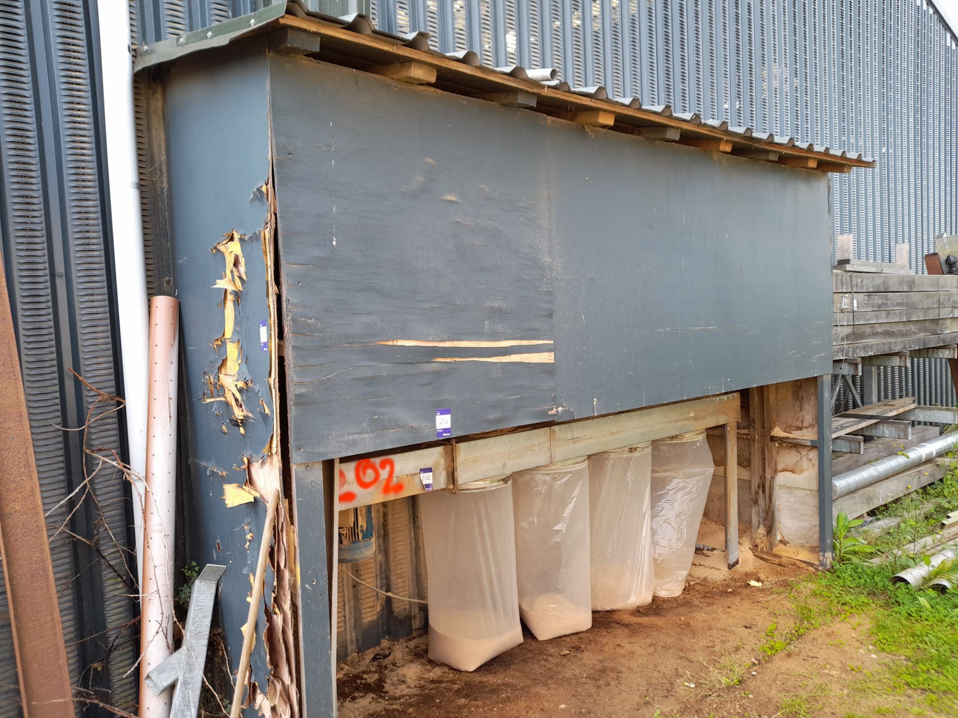 Unbadged 4 bag dust extraction unit, with galvanised steel ducting located to stock shed. *Delayed - Image 2 of 9