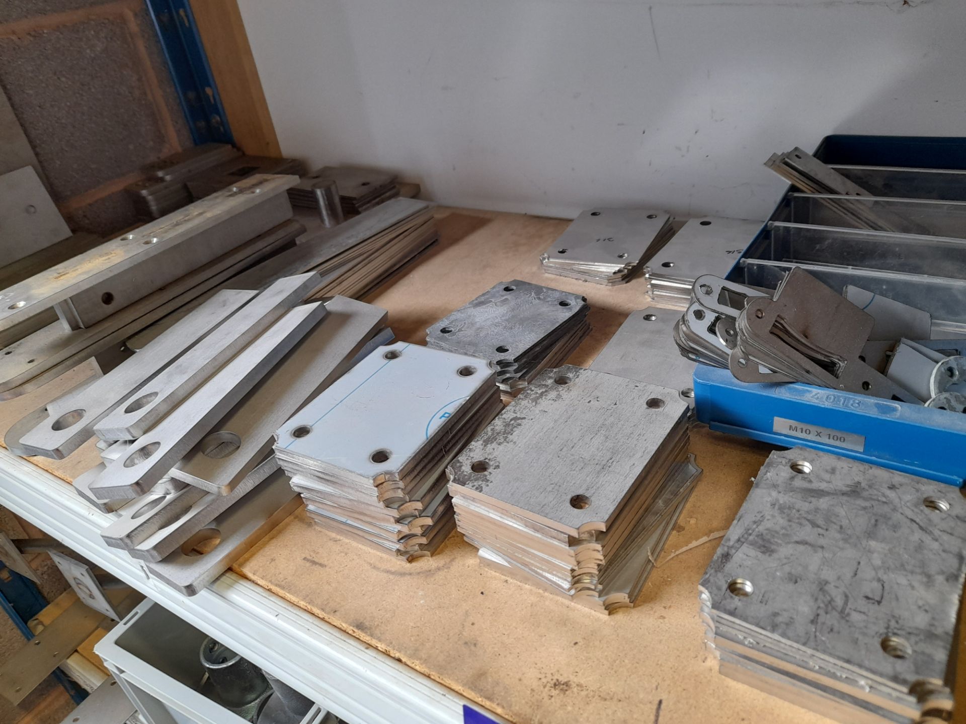 Assortment of stainless steel gate hinges and sundry items - Image 9 of 12