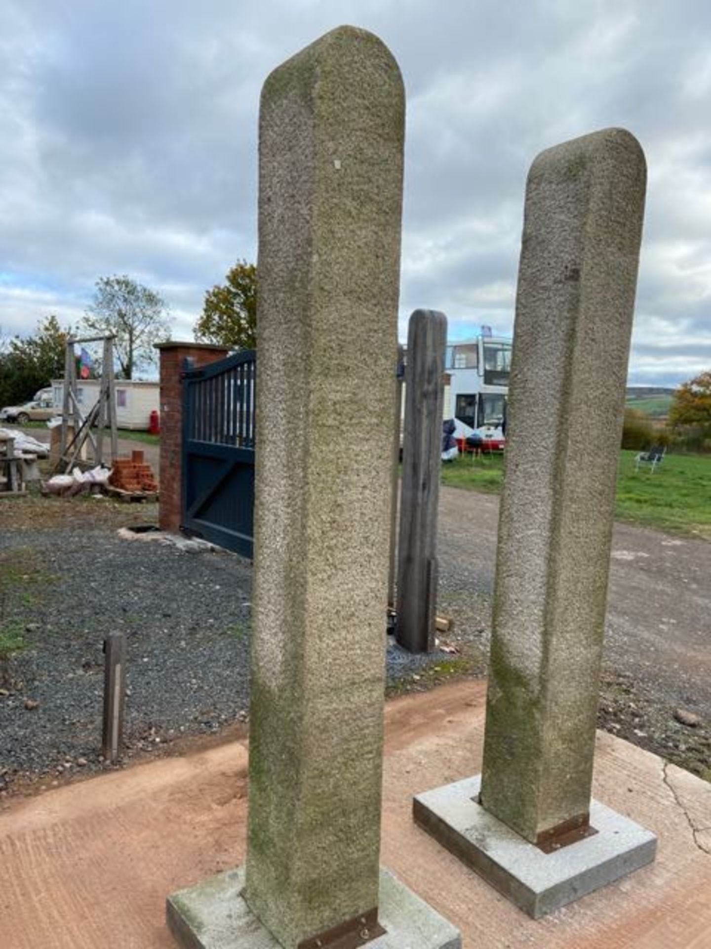 Pair of ex-display stone piers in granite, 300mm square, 2500mm high plus base - Image 6 of 9