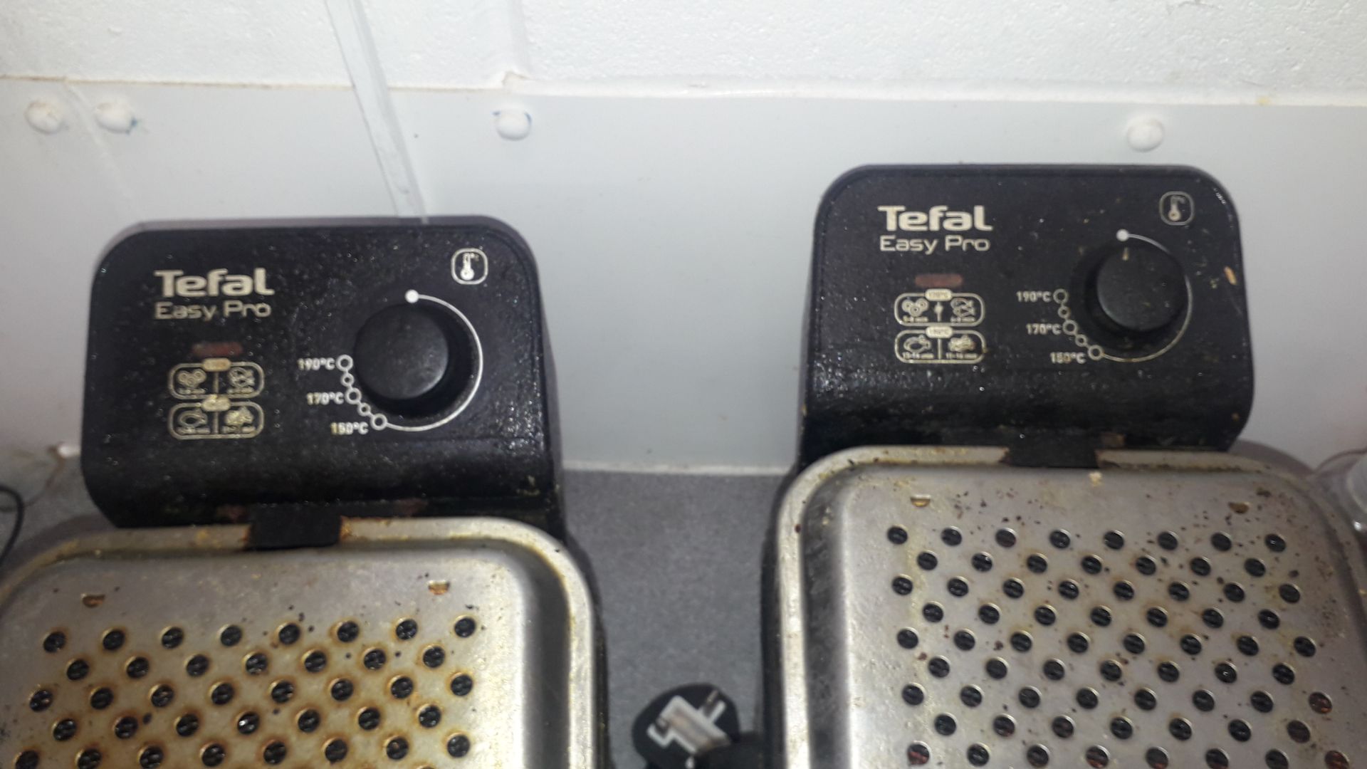 2 x Tefal Easy Pro SERZE F59-M Countertop Compact Fat Fryers - Image 3 of 5