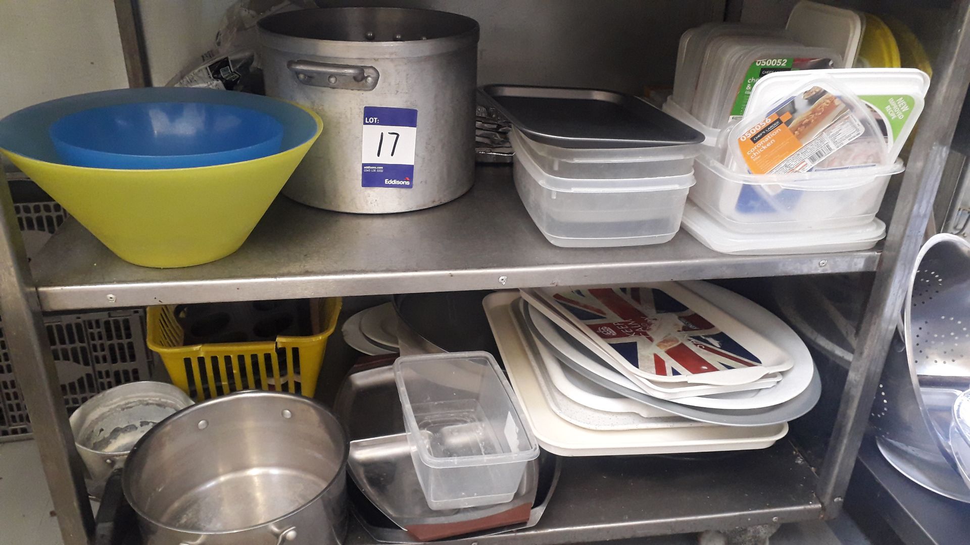 Quantity of various cookware & kitchenware to include pots, mixing bowls, trays, containers etc. - Image 2 of 4