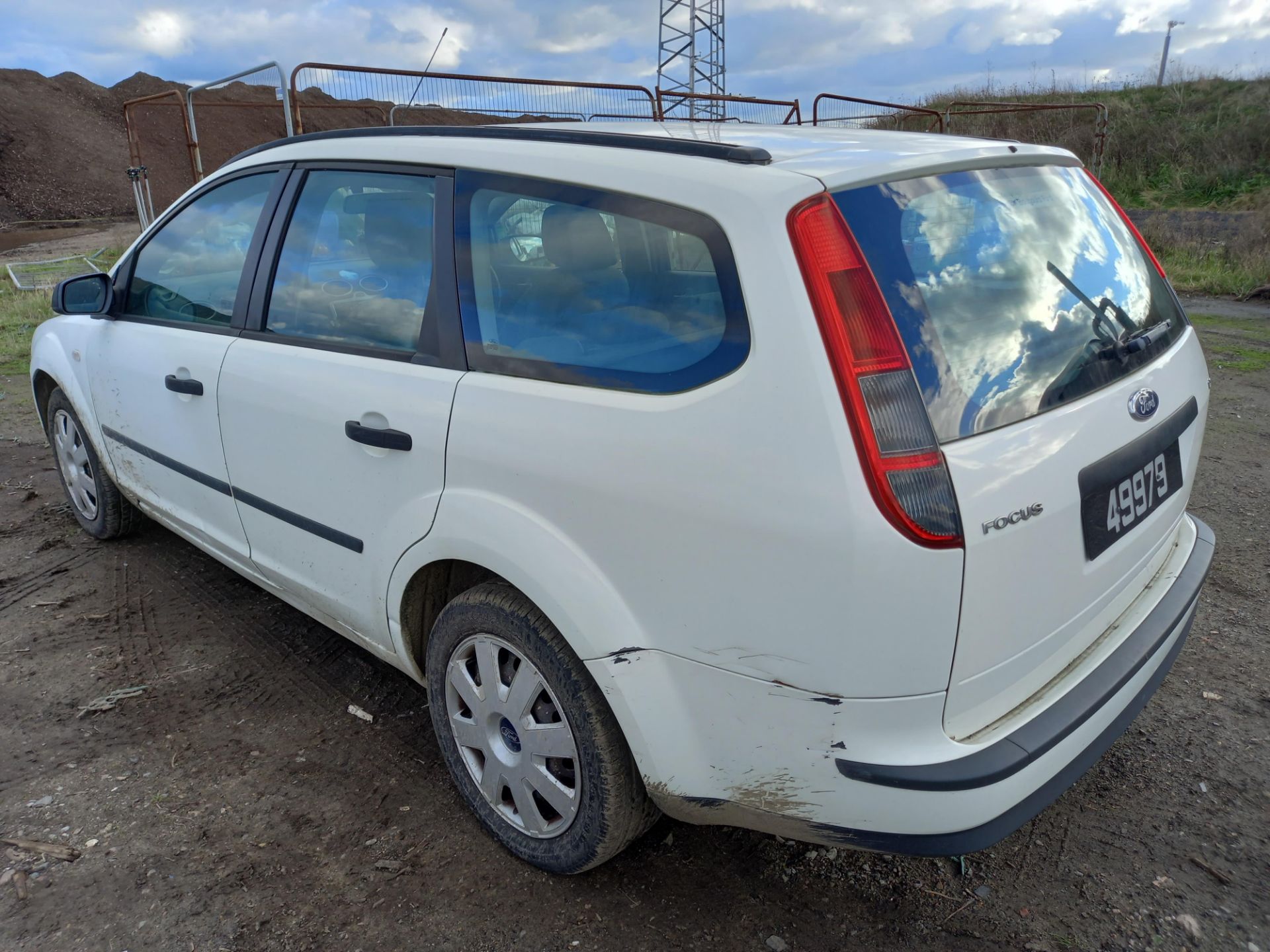 2005 Ford Focus LX Estate Car - Image 3 of 9