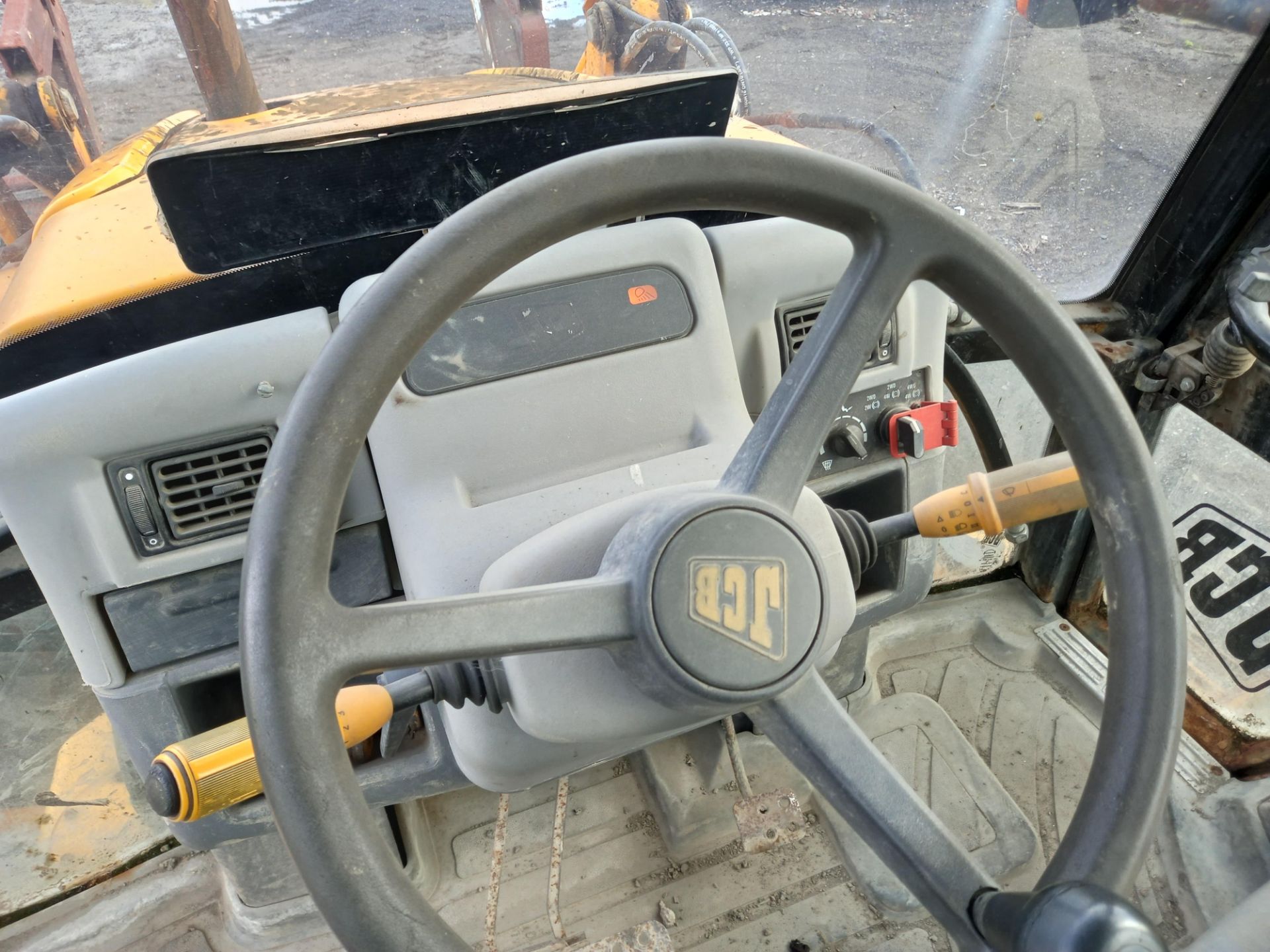 2001 JCB 3CX Powershift 40 Backhoe Loader. - Image 8 of 12