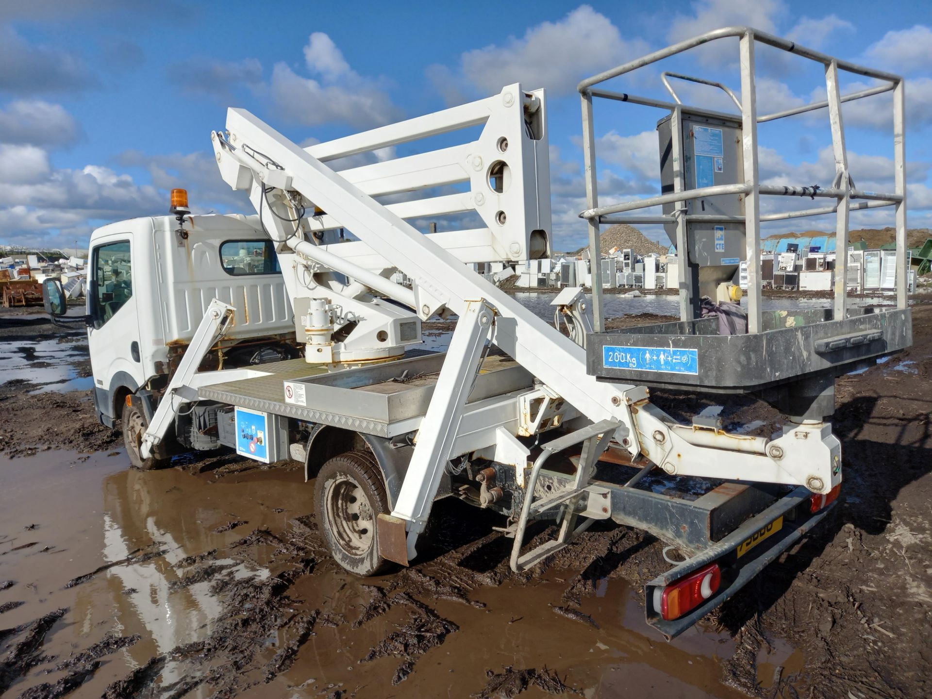 2009 Nissan Cabstar 35.13 MWB Diesel Cherry Picker - Image 4 of 8