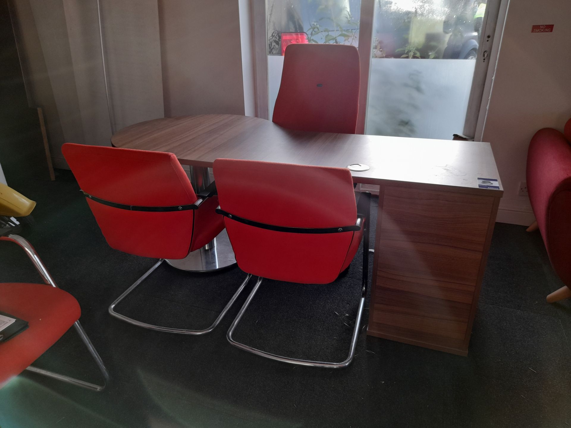 Single pedestal desk, swivel chair and 2 – arm chairs - Image 2 of 4