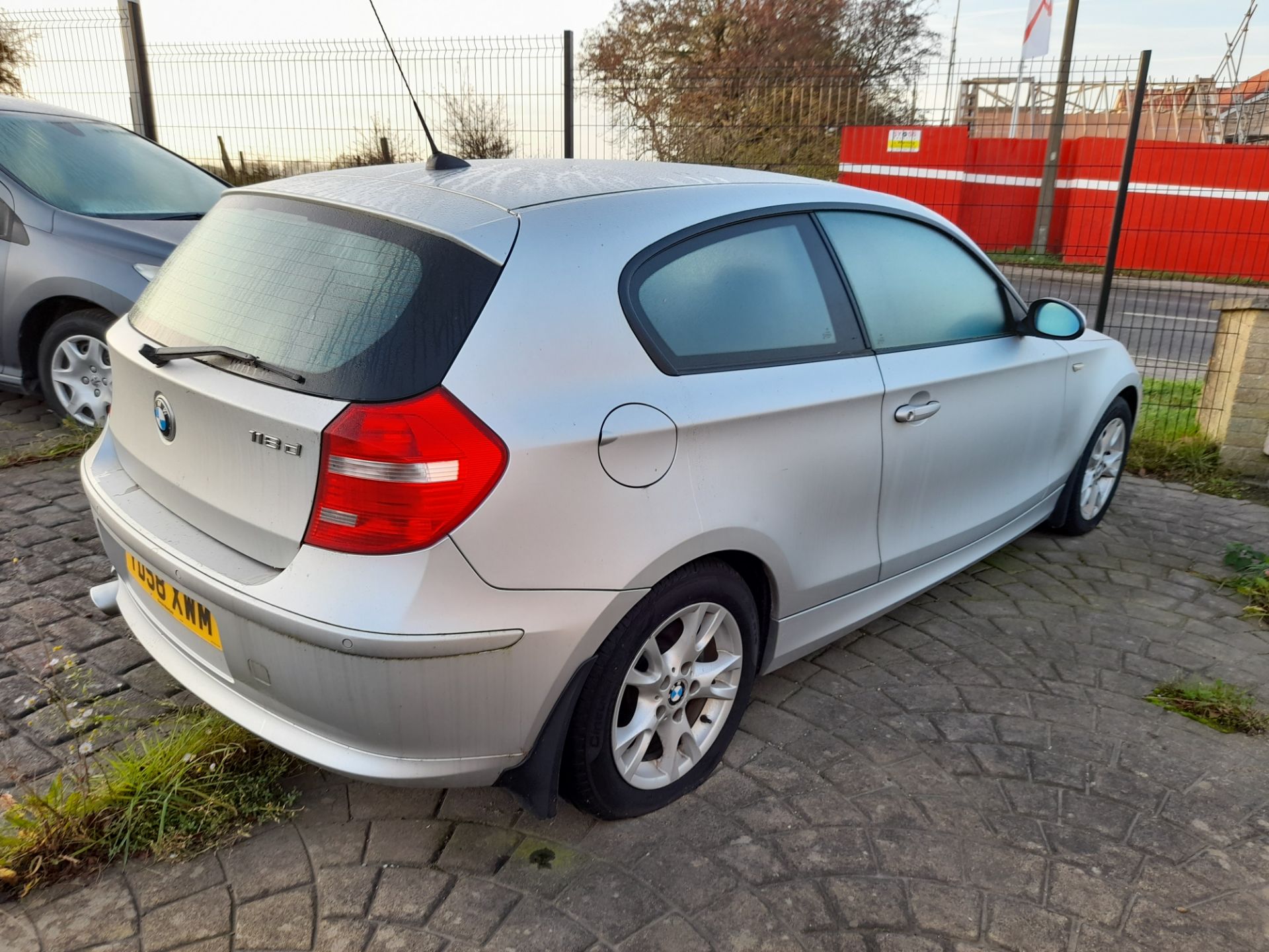 BMW 118d 1 SERIES DIESEL HATCHBACK SE 3dr Step Auto (07-11), Silver, Reg: YD58 XWM, mileage: 131, - Image 2 of 12