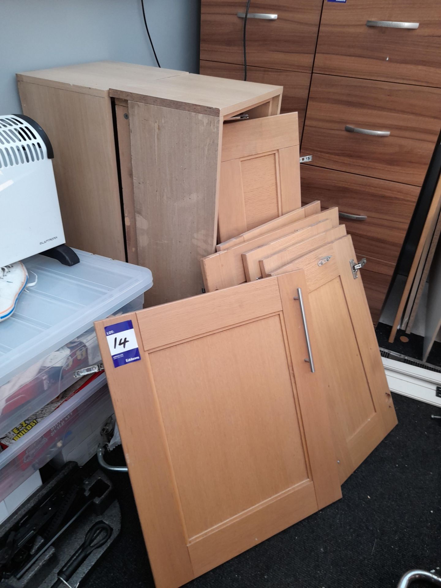 Large quantity of kitchen units & worktop, to include integrated fridge and freezer etc. - Image 2 of 8