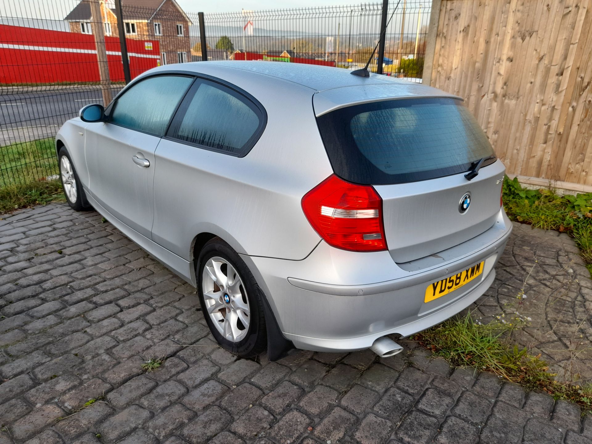 BMW 118d 1 SERIES DIESEL HATCHBACK SE 3dr Step Auto (07-11), Silver, Reg: YD58 XWM, mileage: 131, - Image 3 of 12